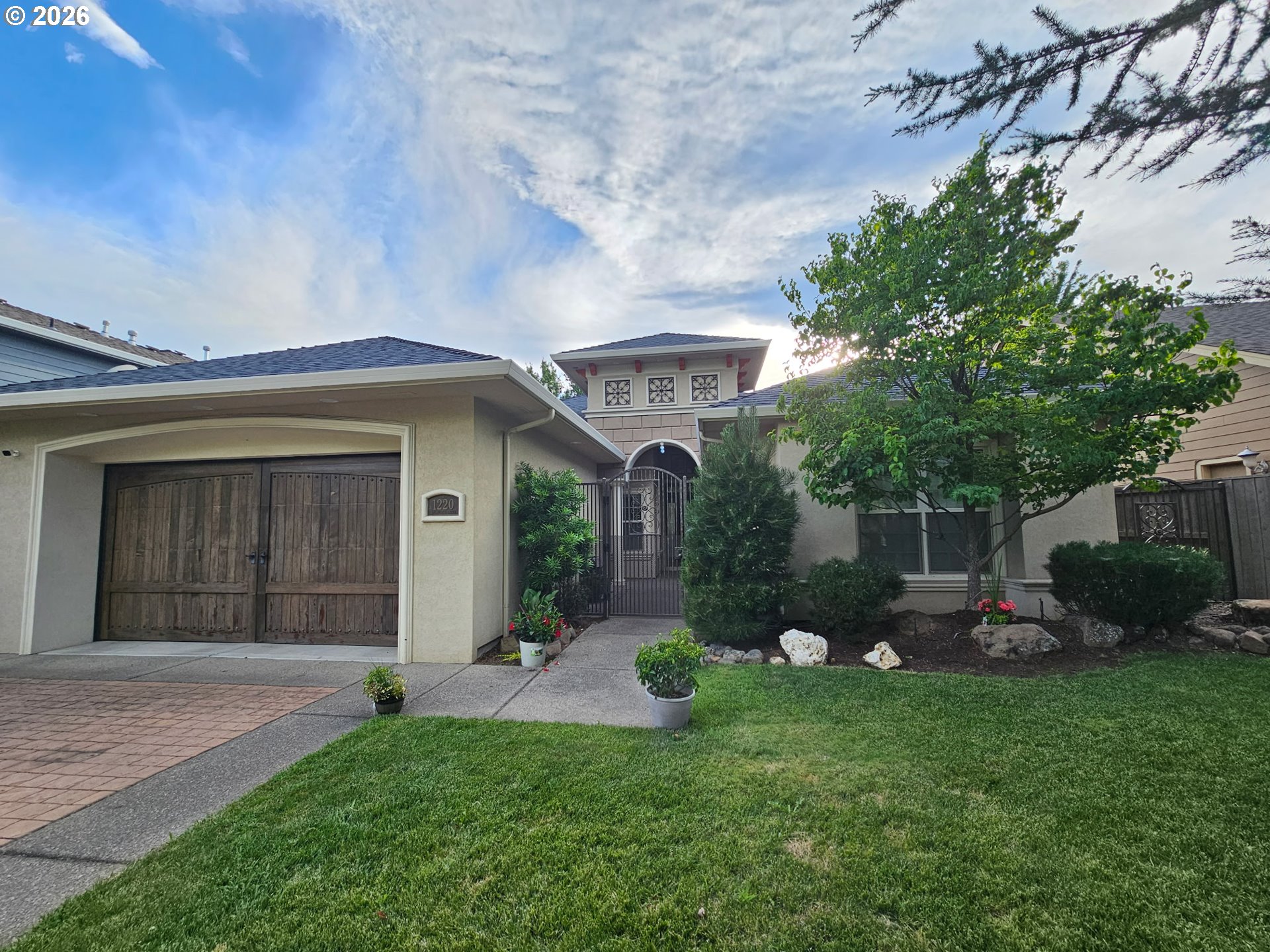1220 Stonegate Dr — photo
