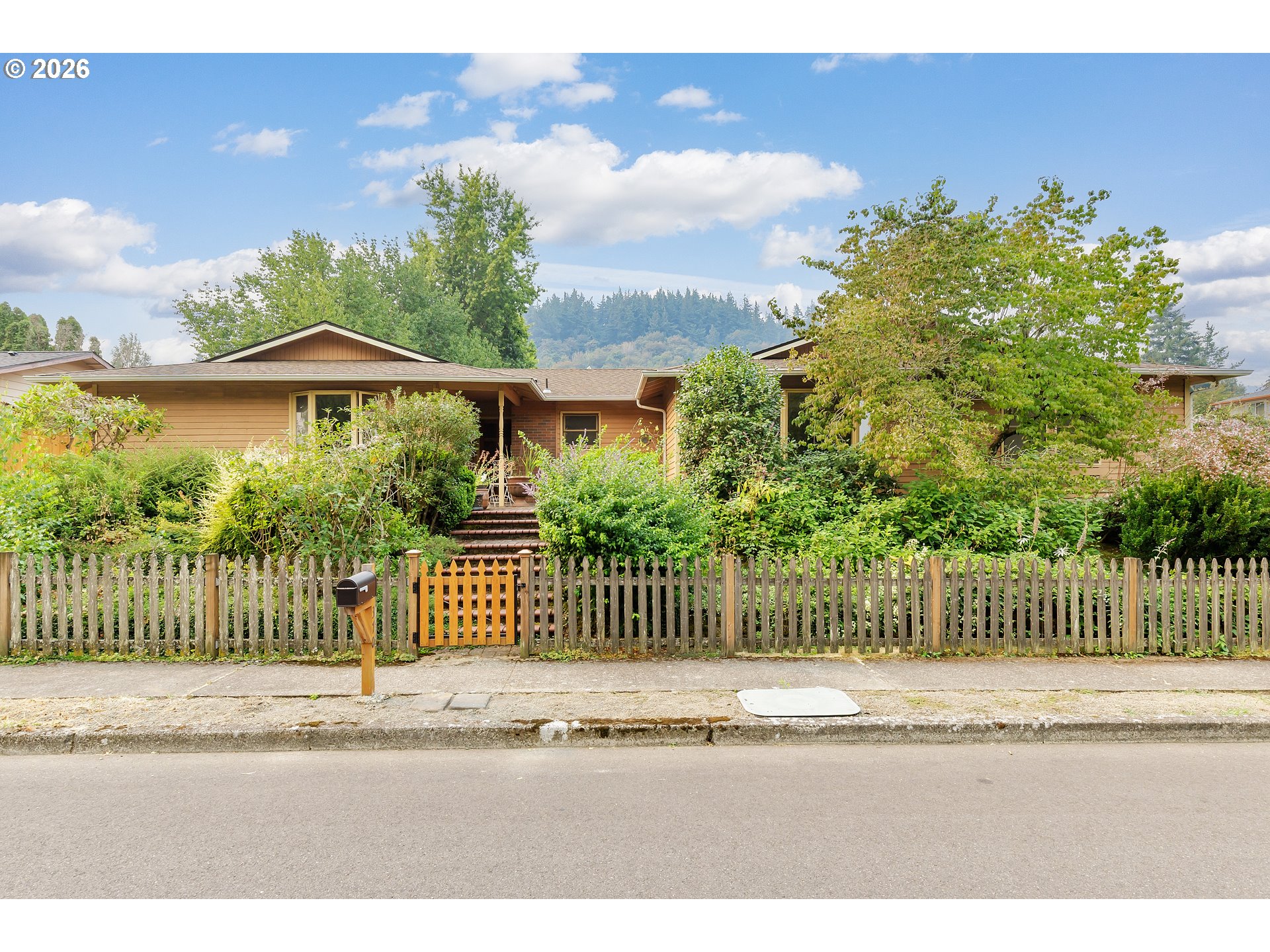 370 SW 4th St, Gresham, OR 97080 — photo 2
