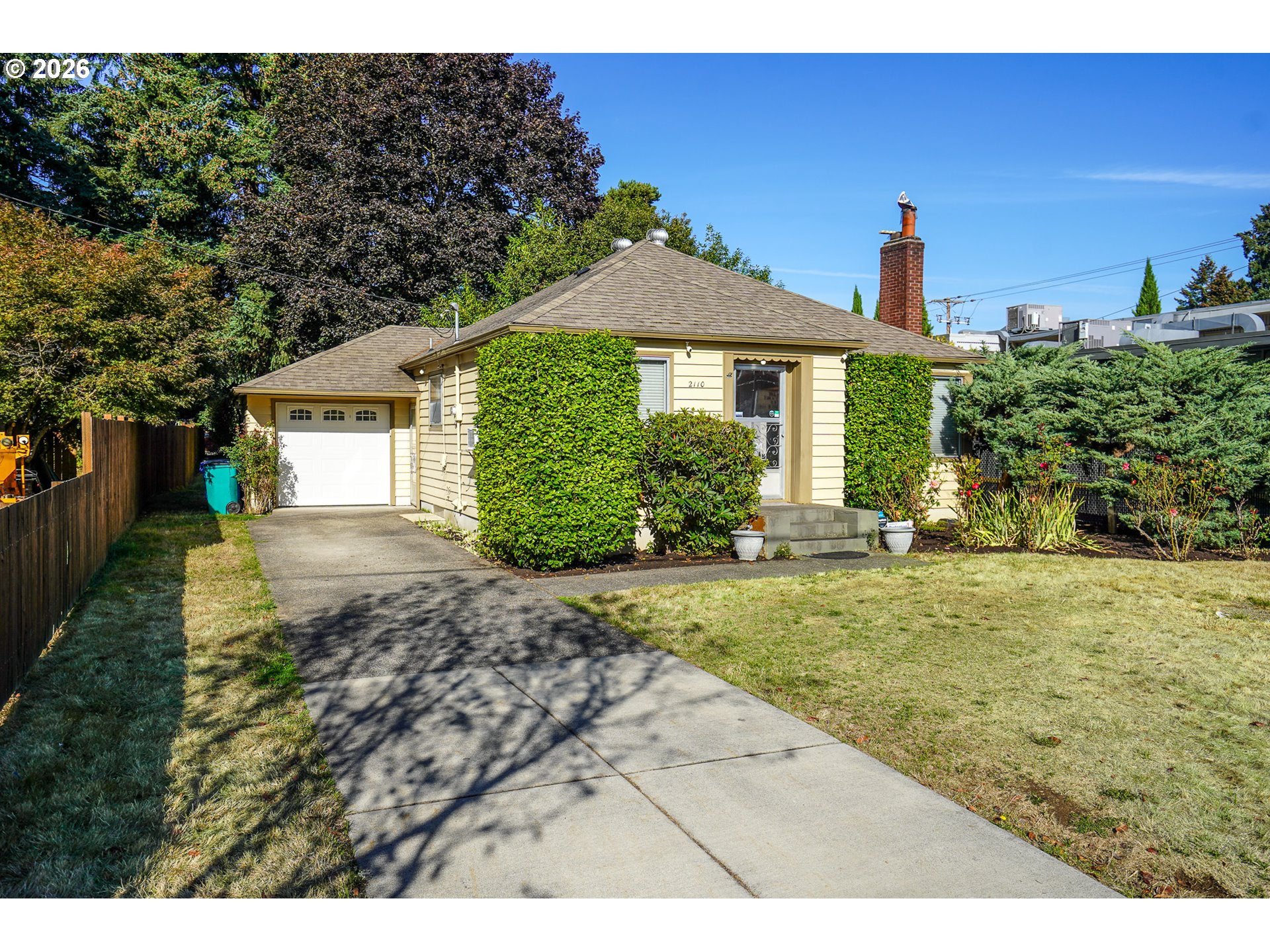 2110 Laurel Pl — photo