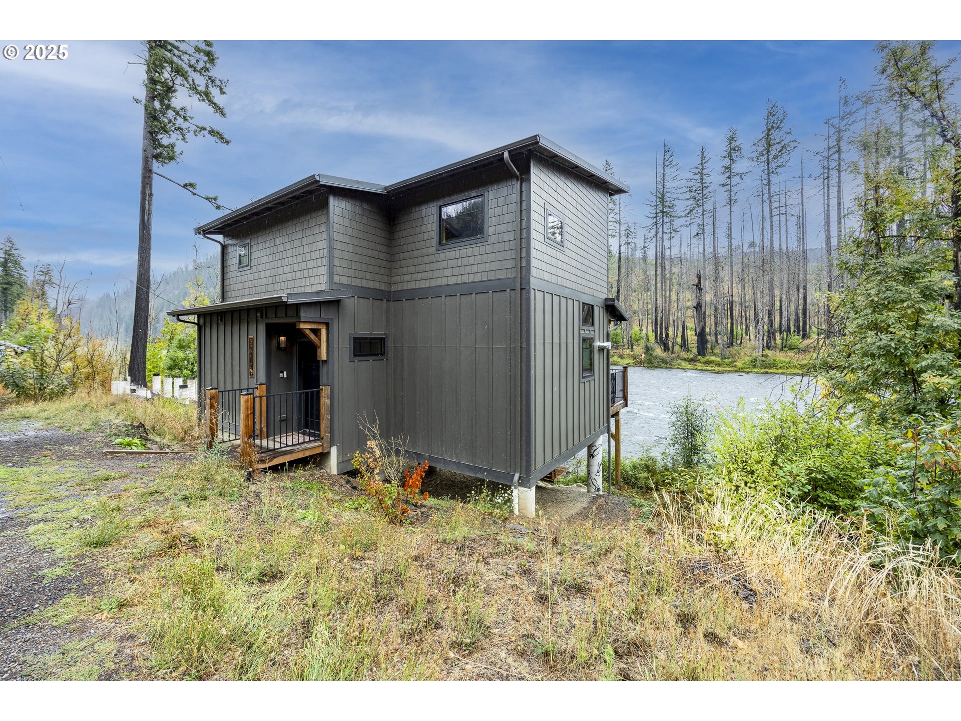 50010 McKenzie Hwy 2 — photo