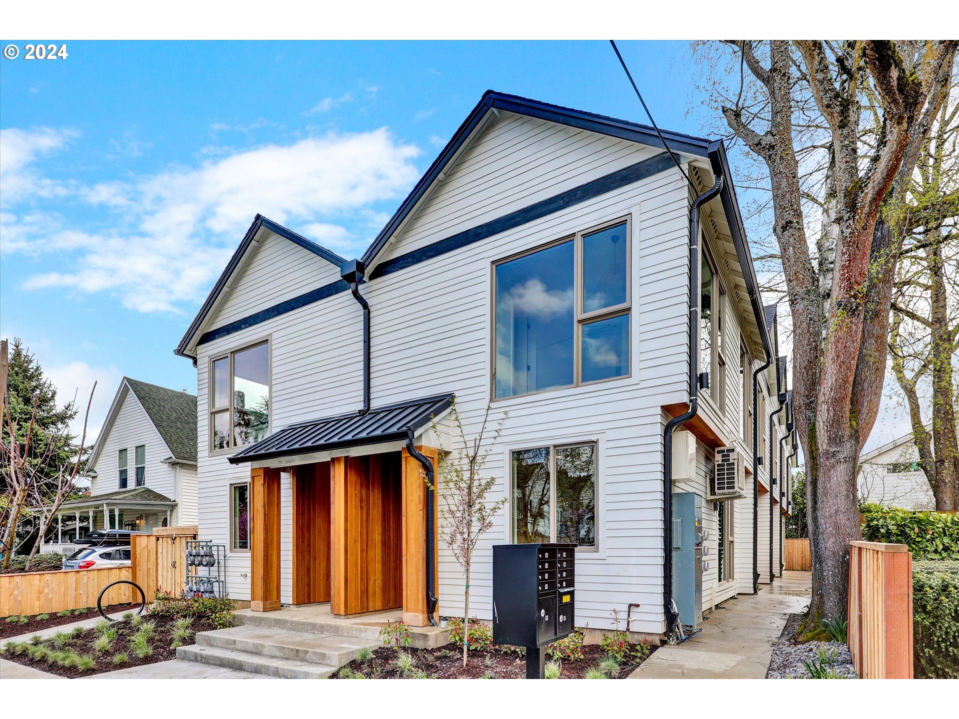 5078 SE Woodstock Blvd — photo