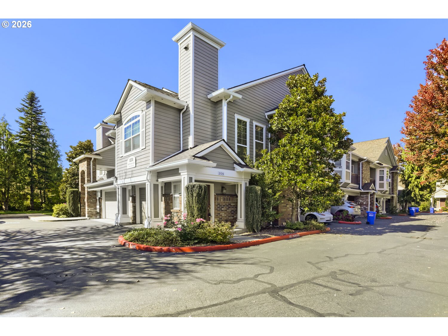 1231 NE Horizon Loop Unit 209 — photo