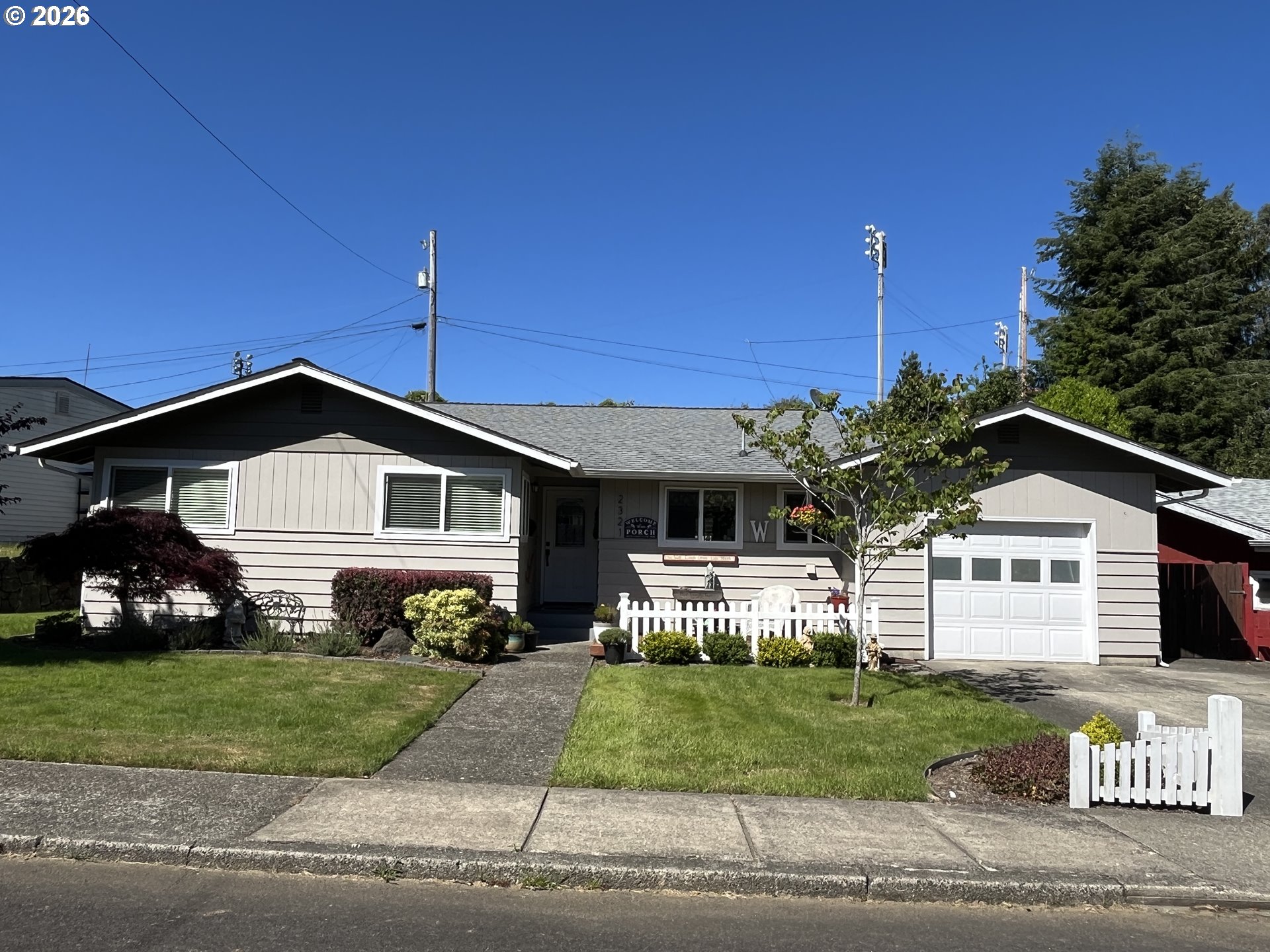 2321 Arthur Dr — photo