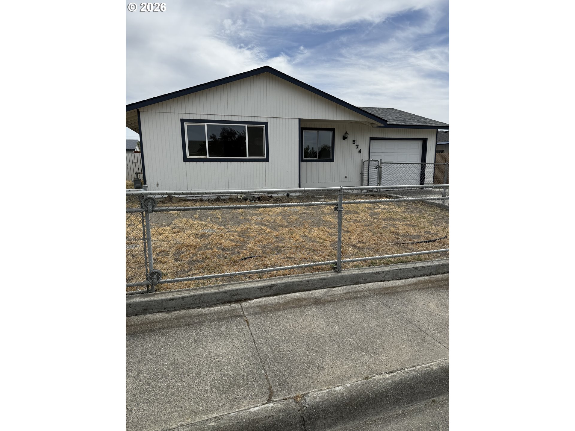 574 E Reeder Dr — photo