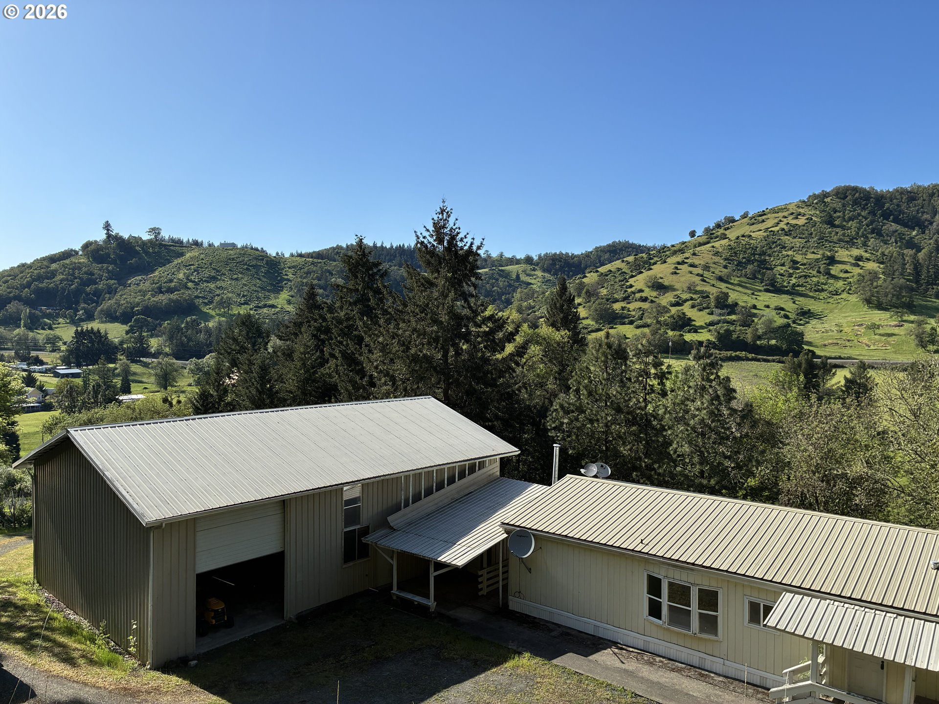 464 Homestead Dr — photo
