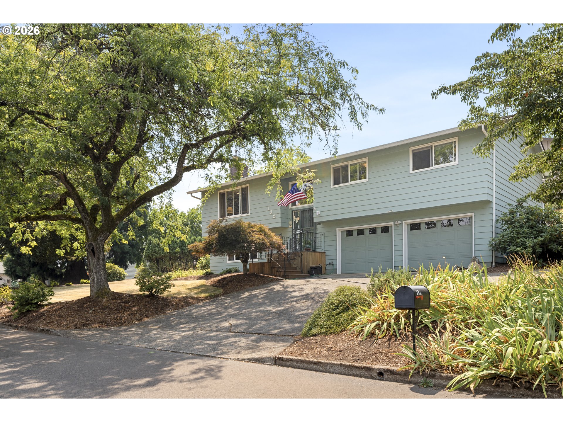 192 NW Canyon Dr — photo