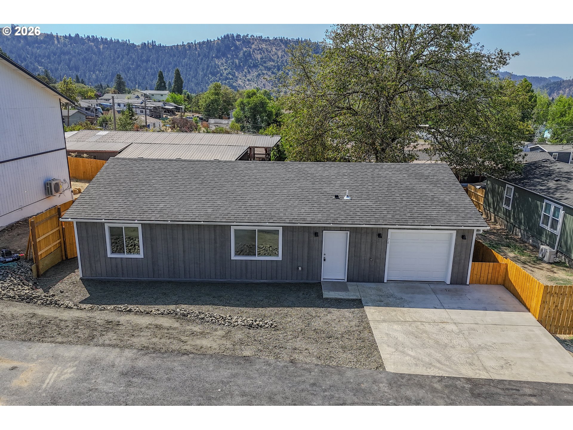 76 SE Darrell Ave — photo
