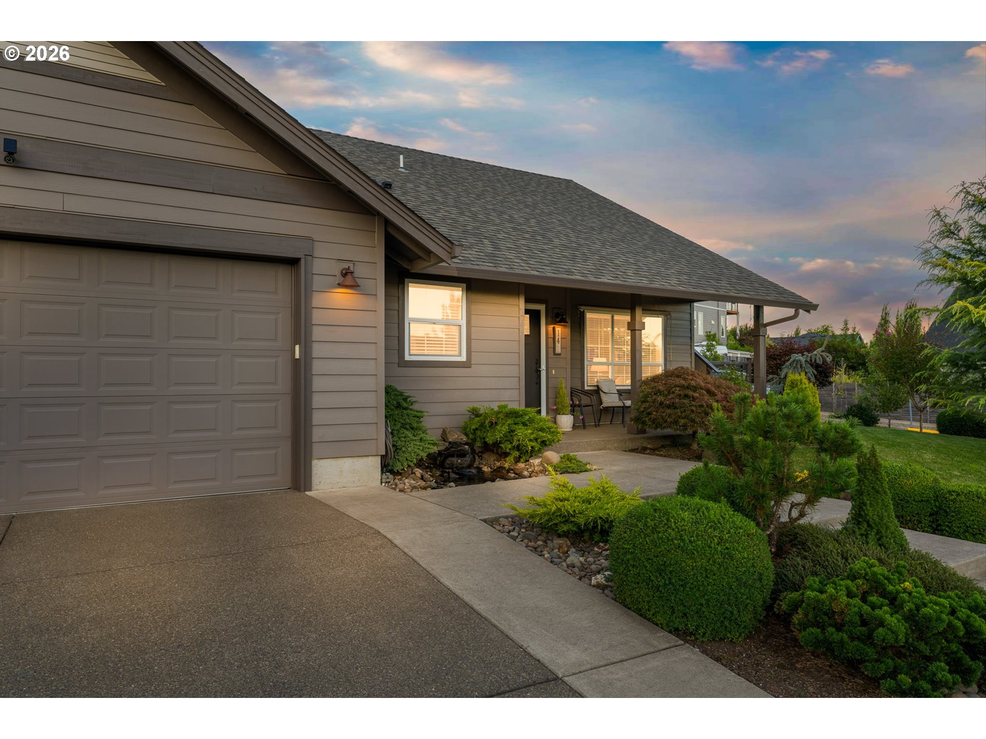 142 NW Canyon Creek Dr — photo