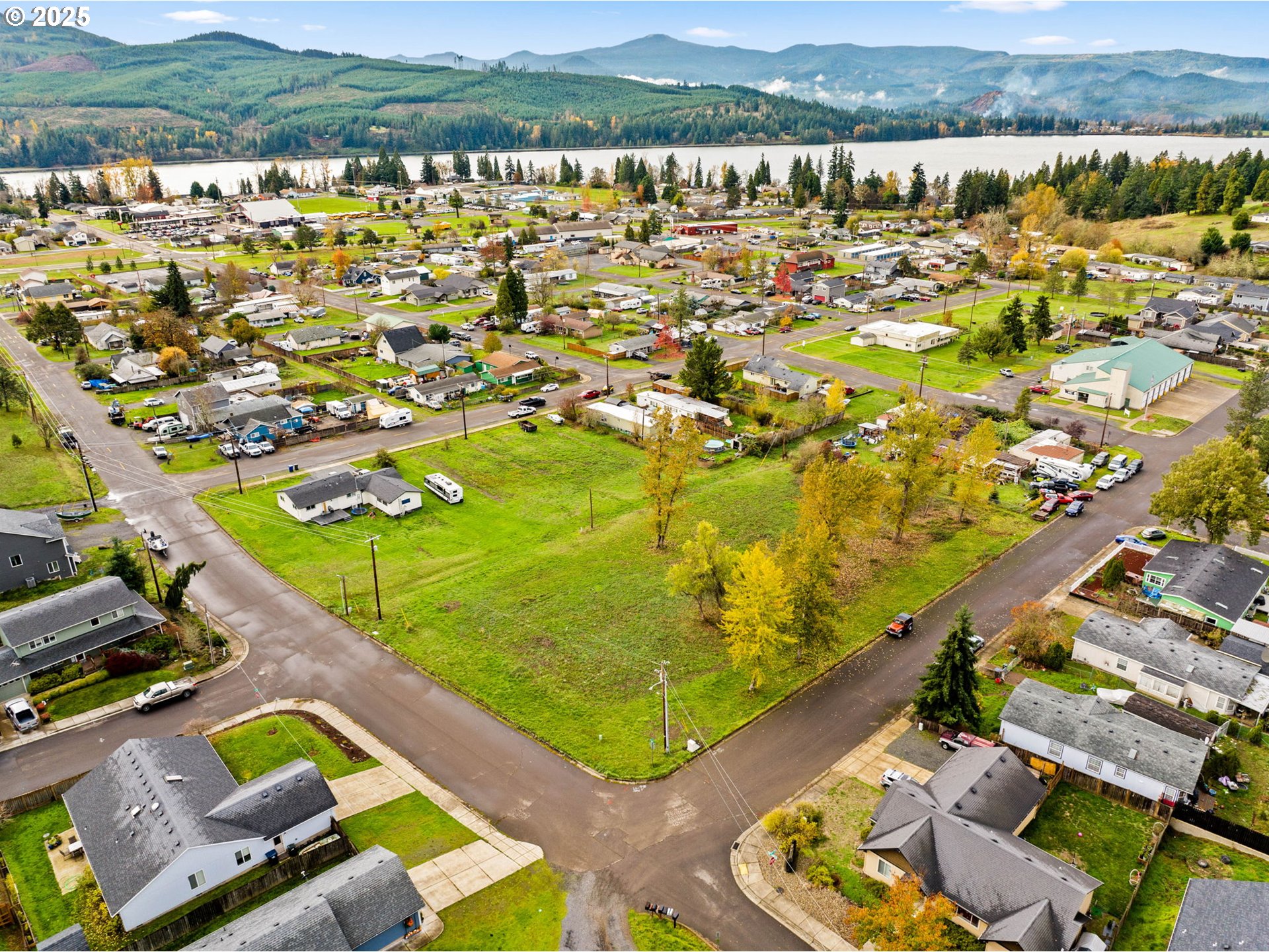 287 E 3rd St, Lowell, OR 97452