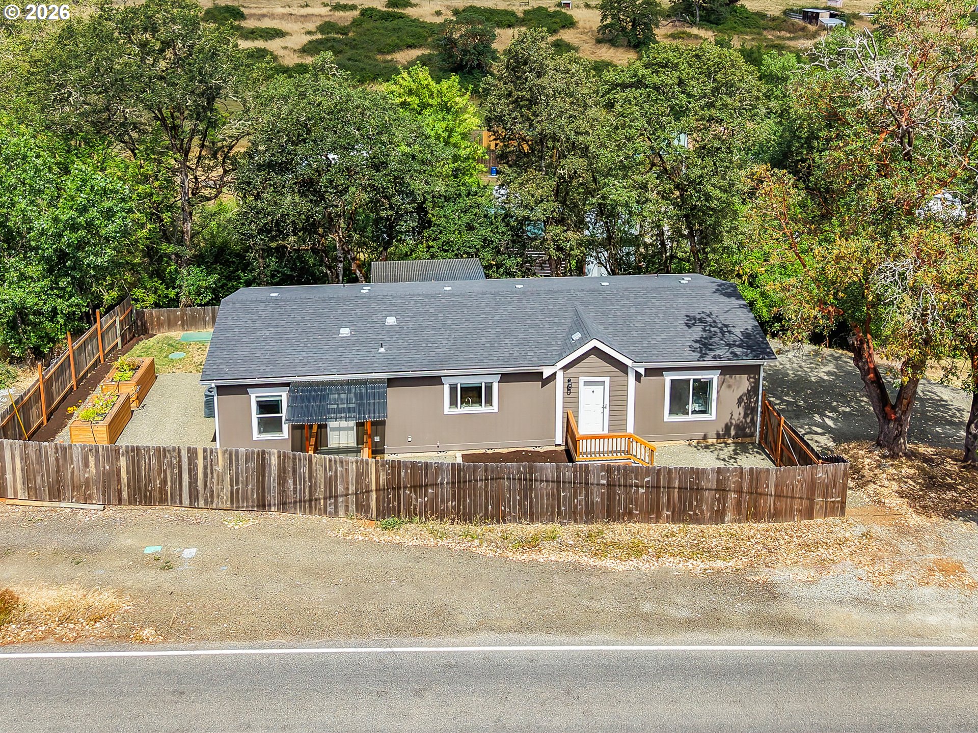 4458 Shoestring Rd, Riddle, OR 97469 — photo 2