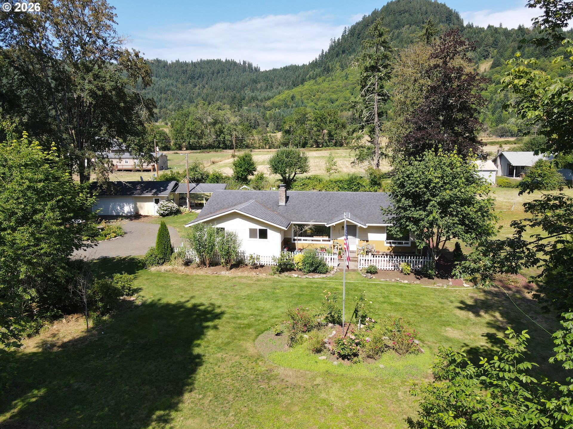 36991 Row River Rd — photo