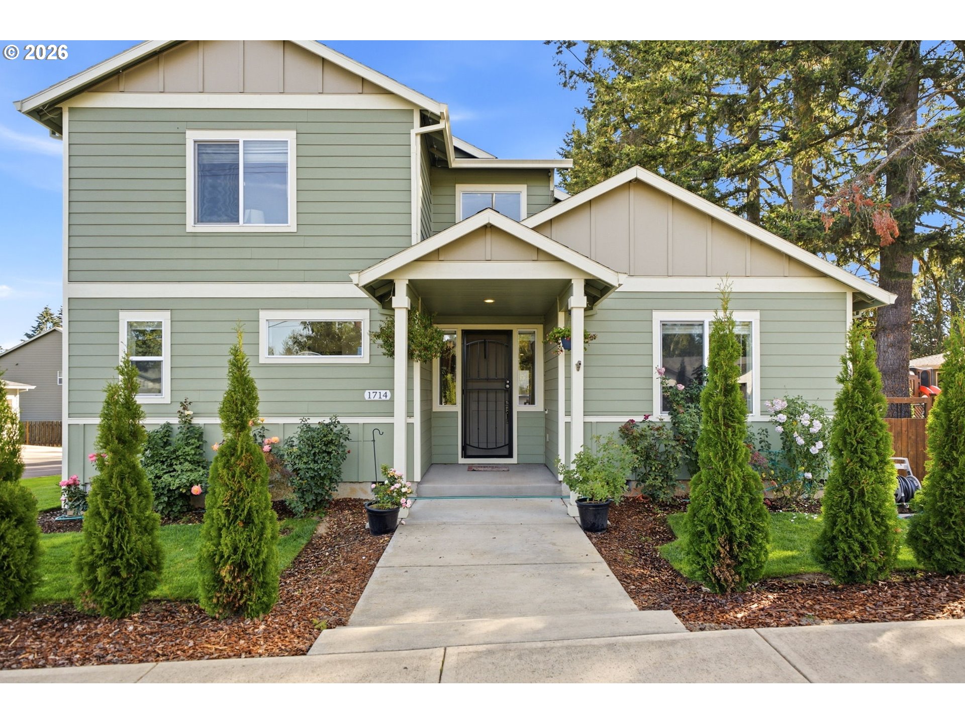 1714 SW Pleasant View Dr — photo