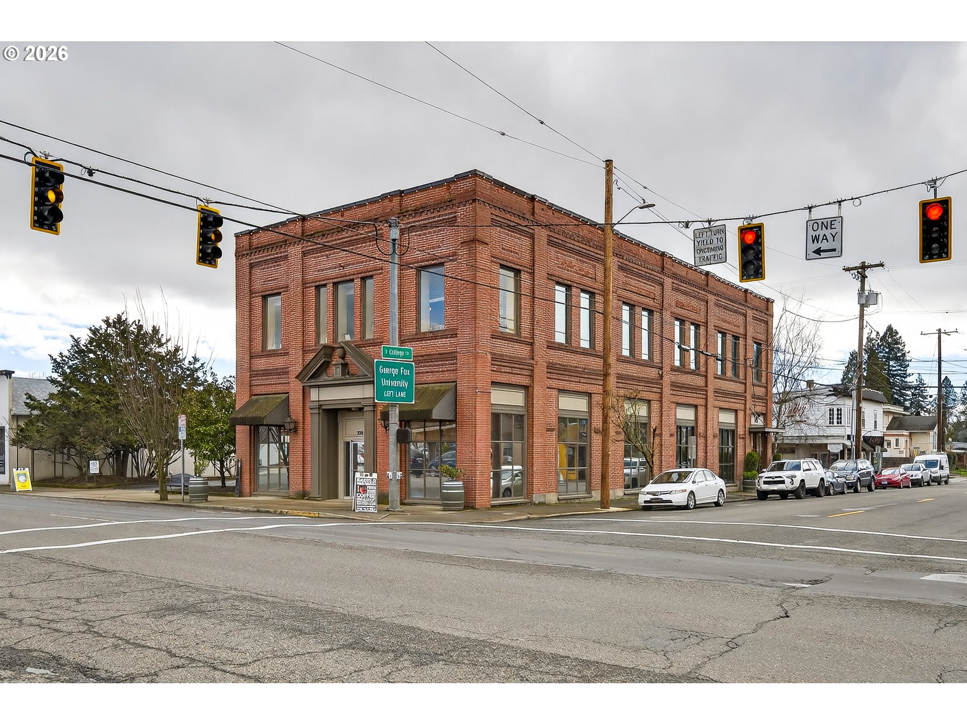 700 E 1st St — photo