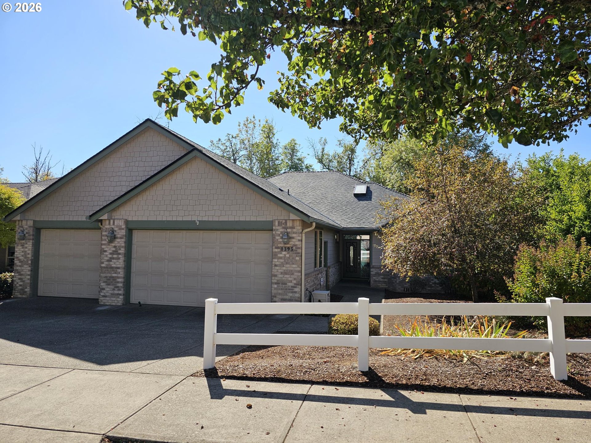 1395 NW West Meadows Dr — photo
