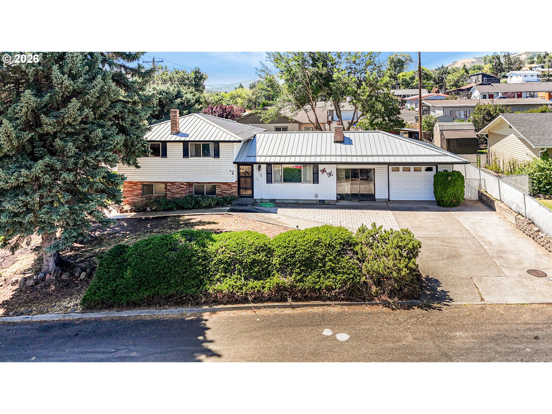 1004 Maple St — photo