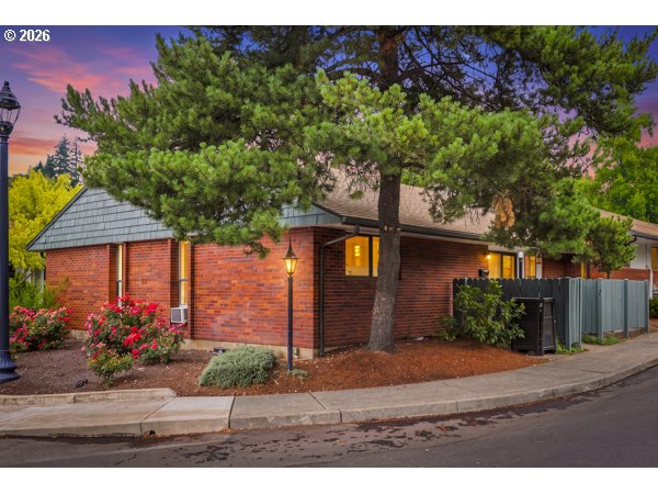 15100 SW Crown Dr 1 — photo