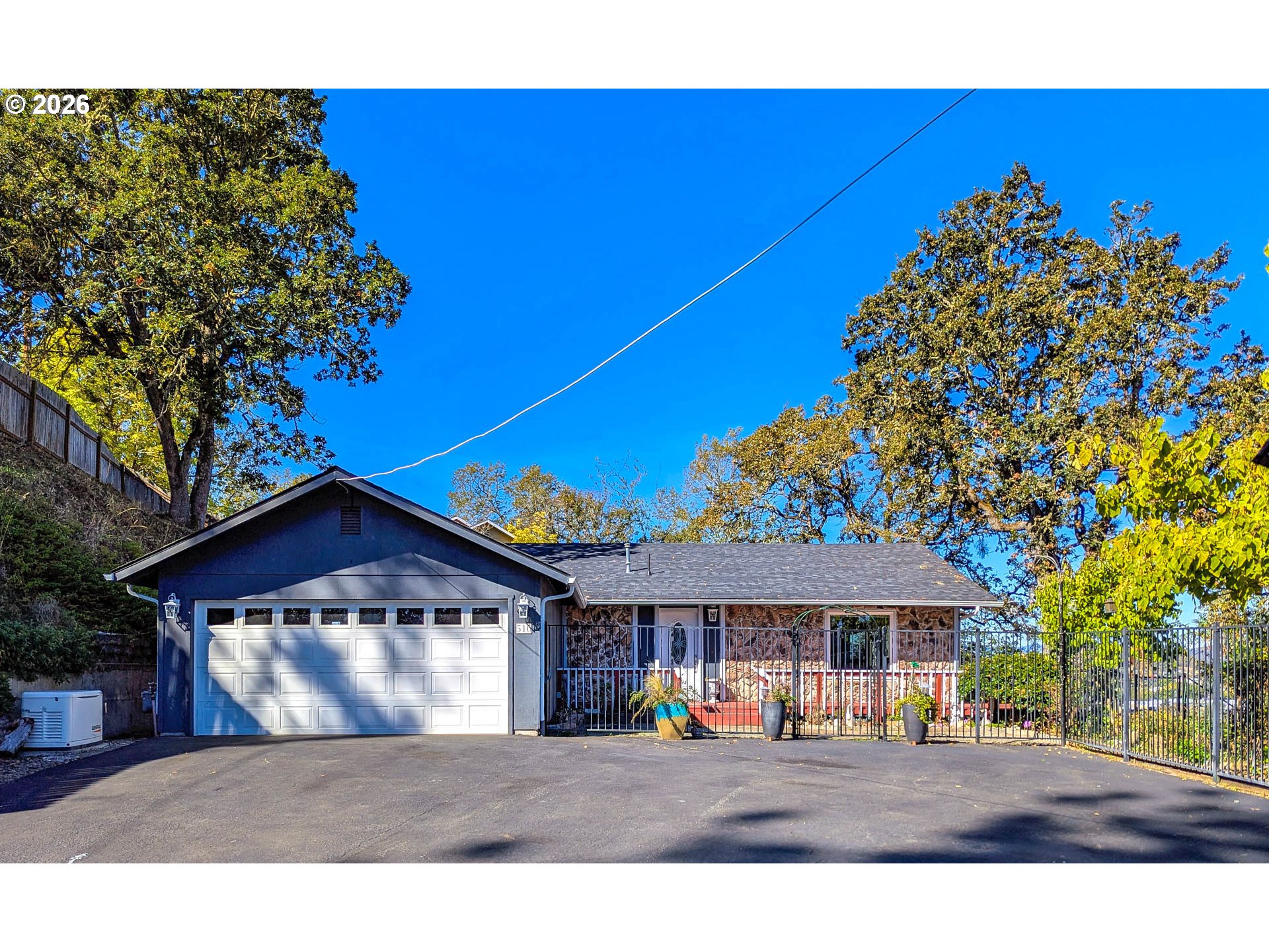 516 SE Colorado Dr — photo