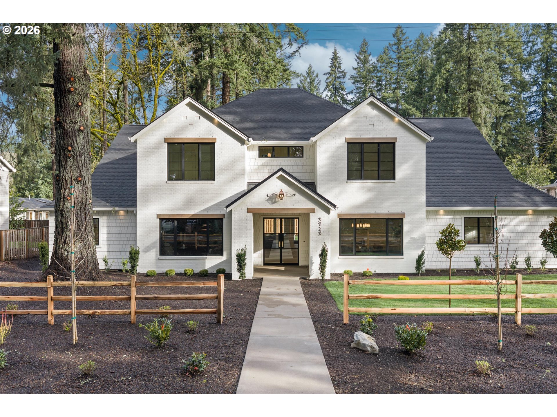 3525 Lake Grove Ave — photo