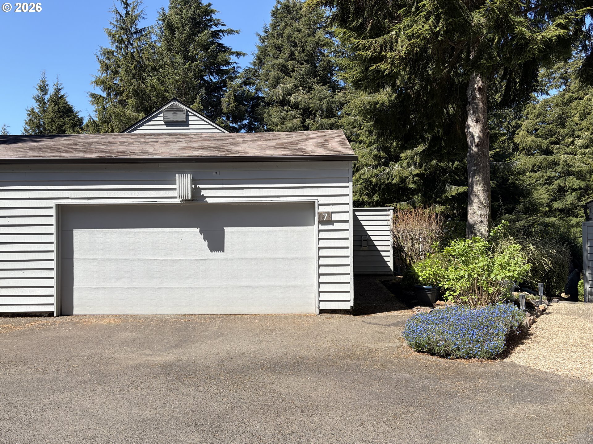 600 Island Dr #7 — photo