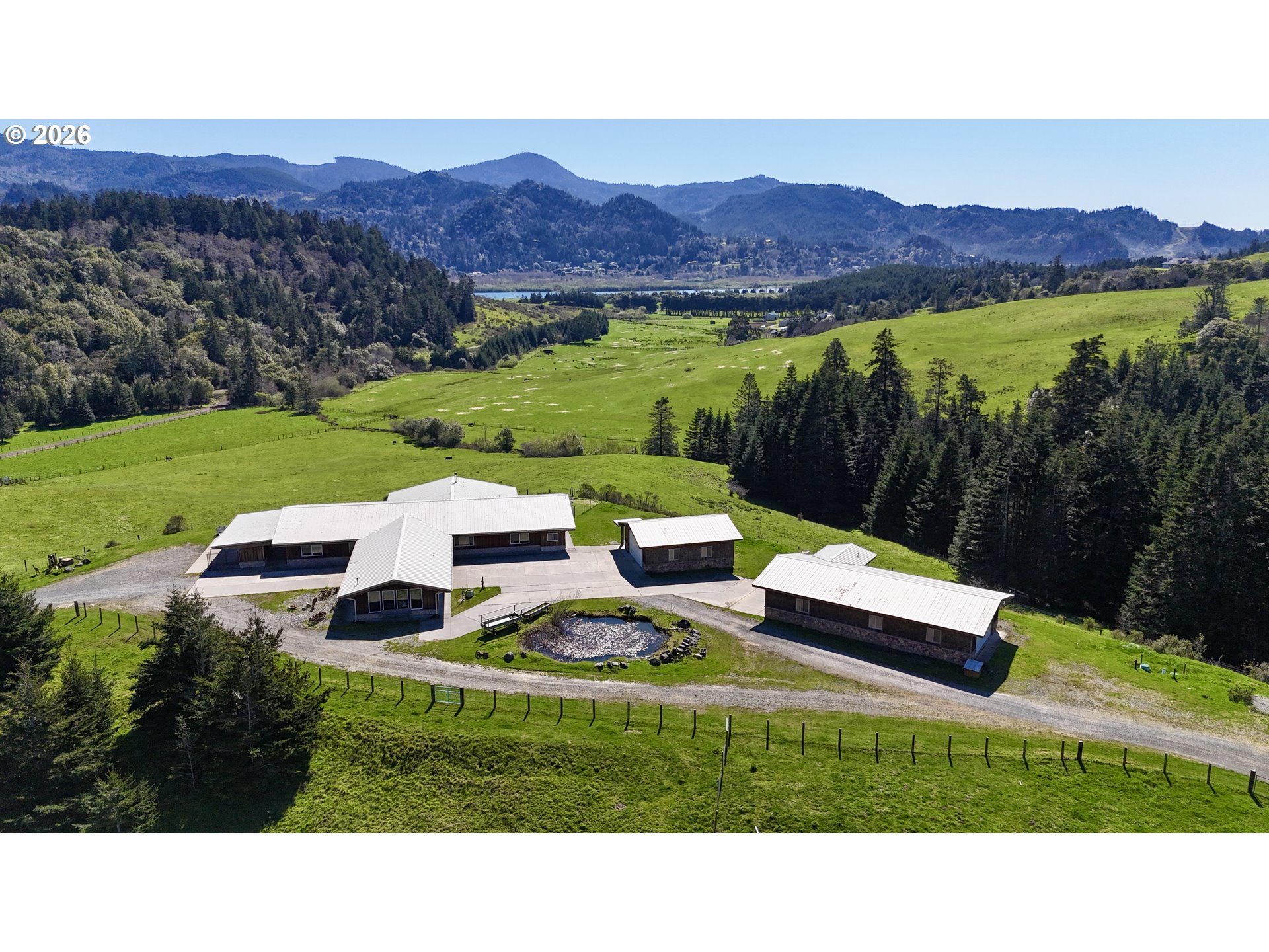 94621 N Bank Rogue River Rd — photo