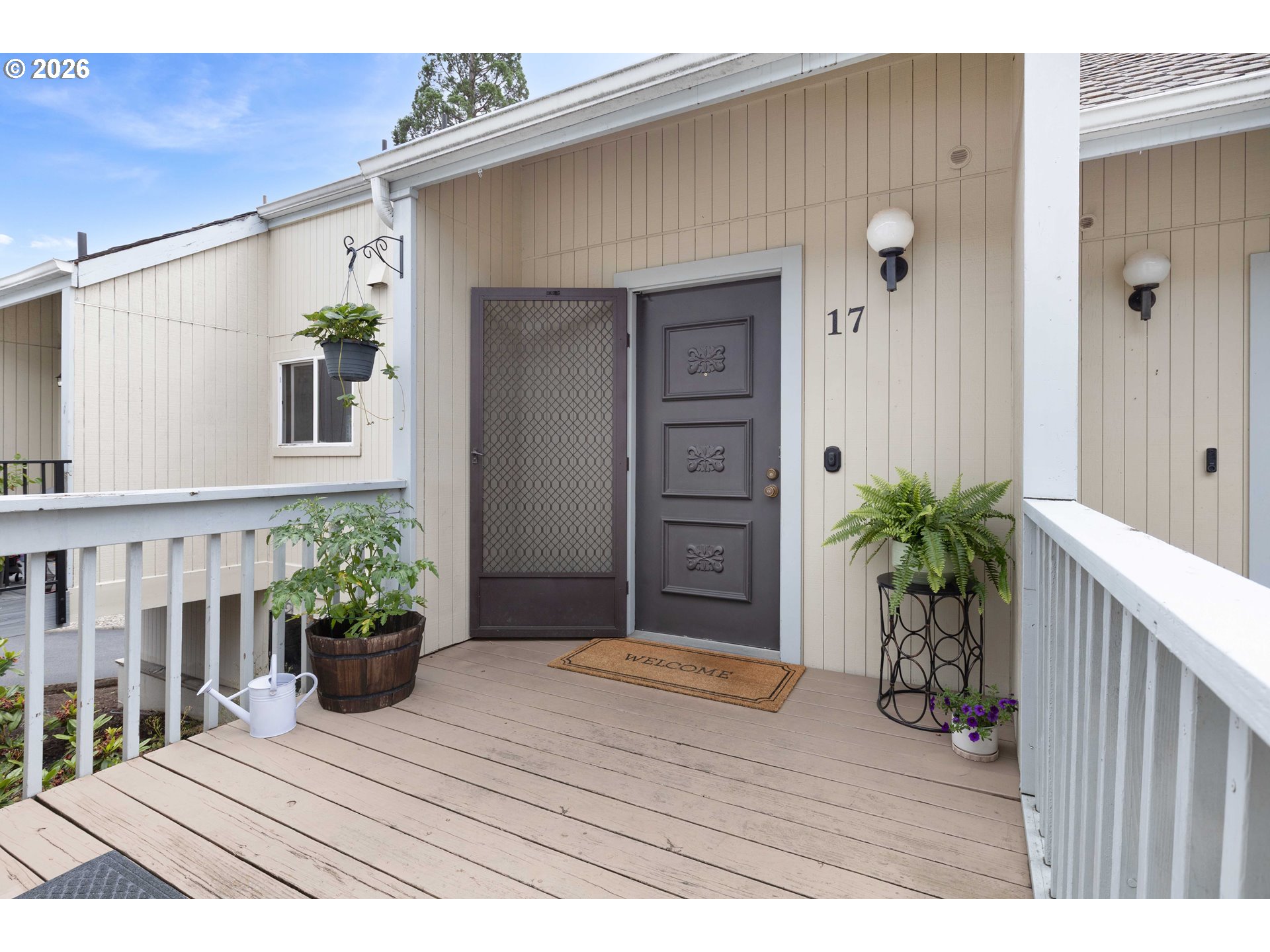 17 NW Mountain View Dr — photo