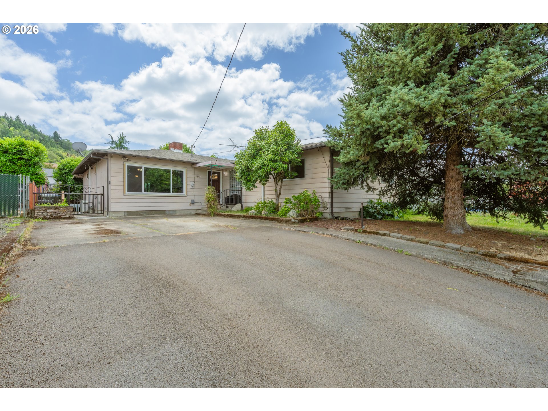2843 W Sanders Ave — photo