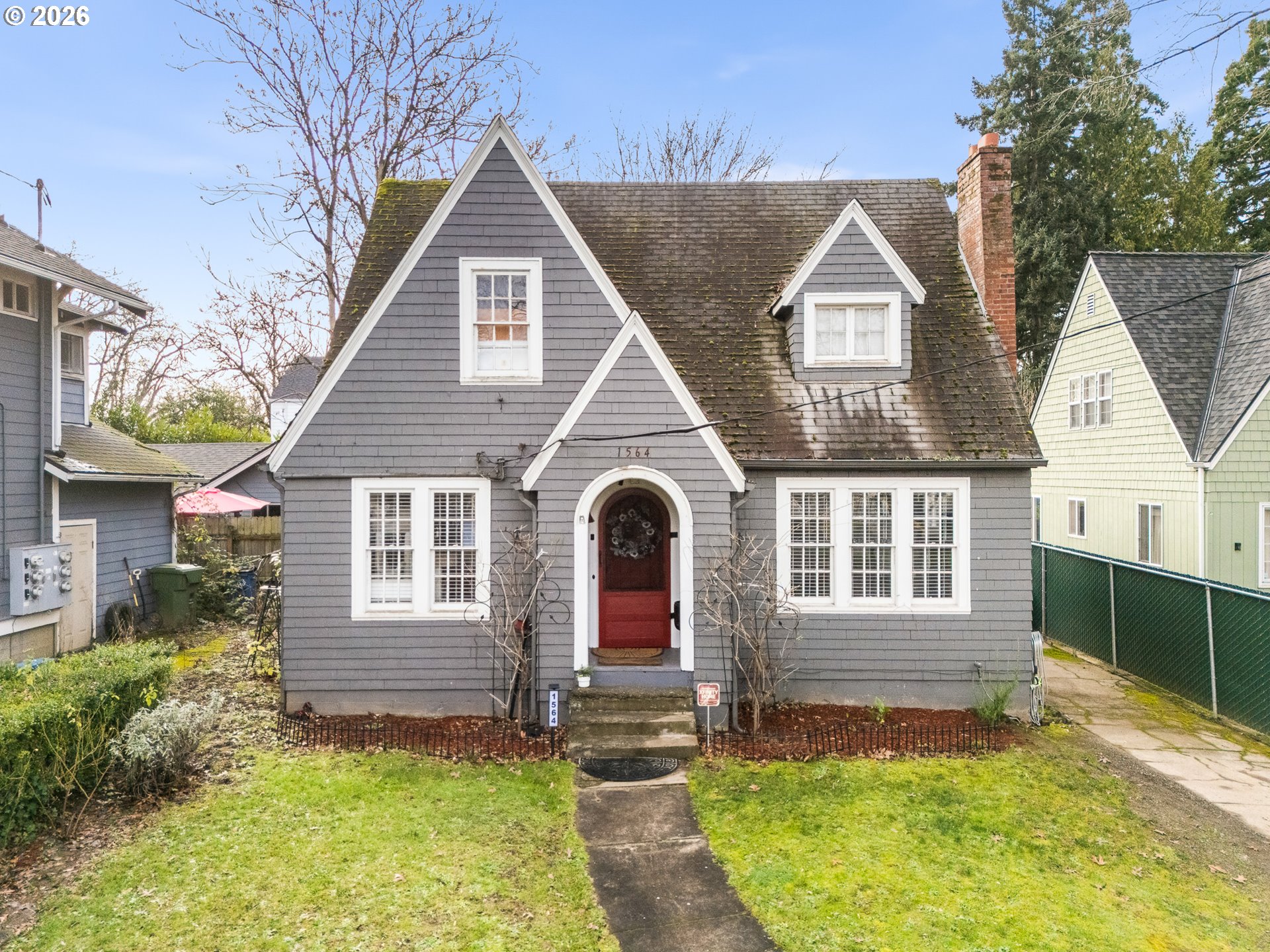 1564 Center St NE — photo