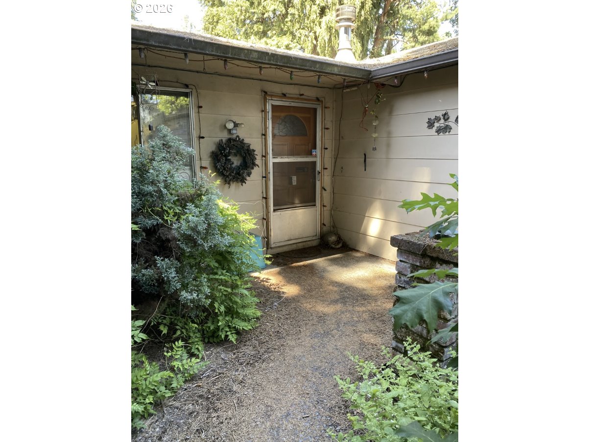 658 W Fairview Dr — photo