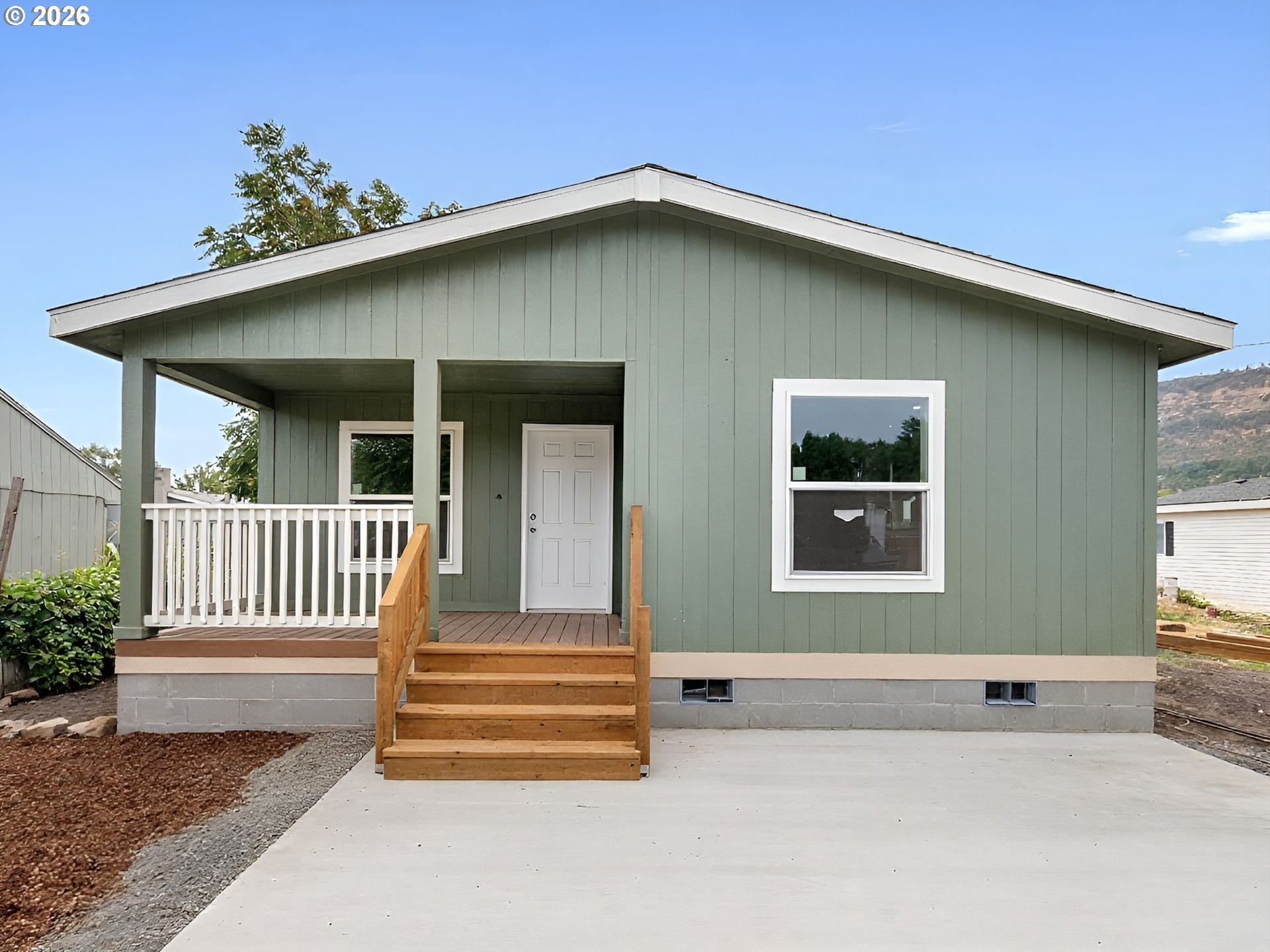 834 Floral Ct — photo
