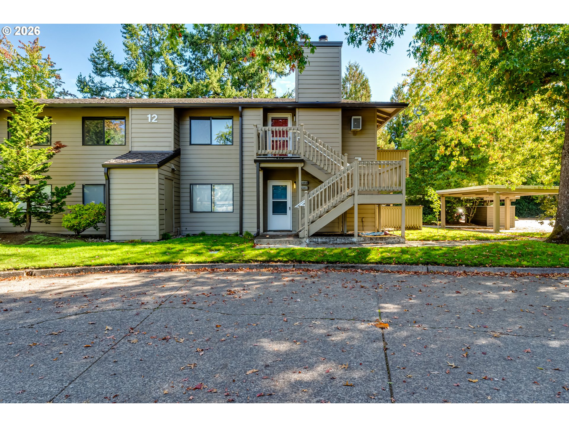 2083 Lake Isle Dr — photo