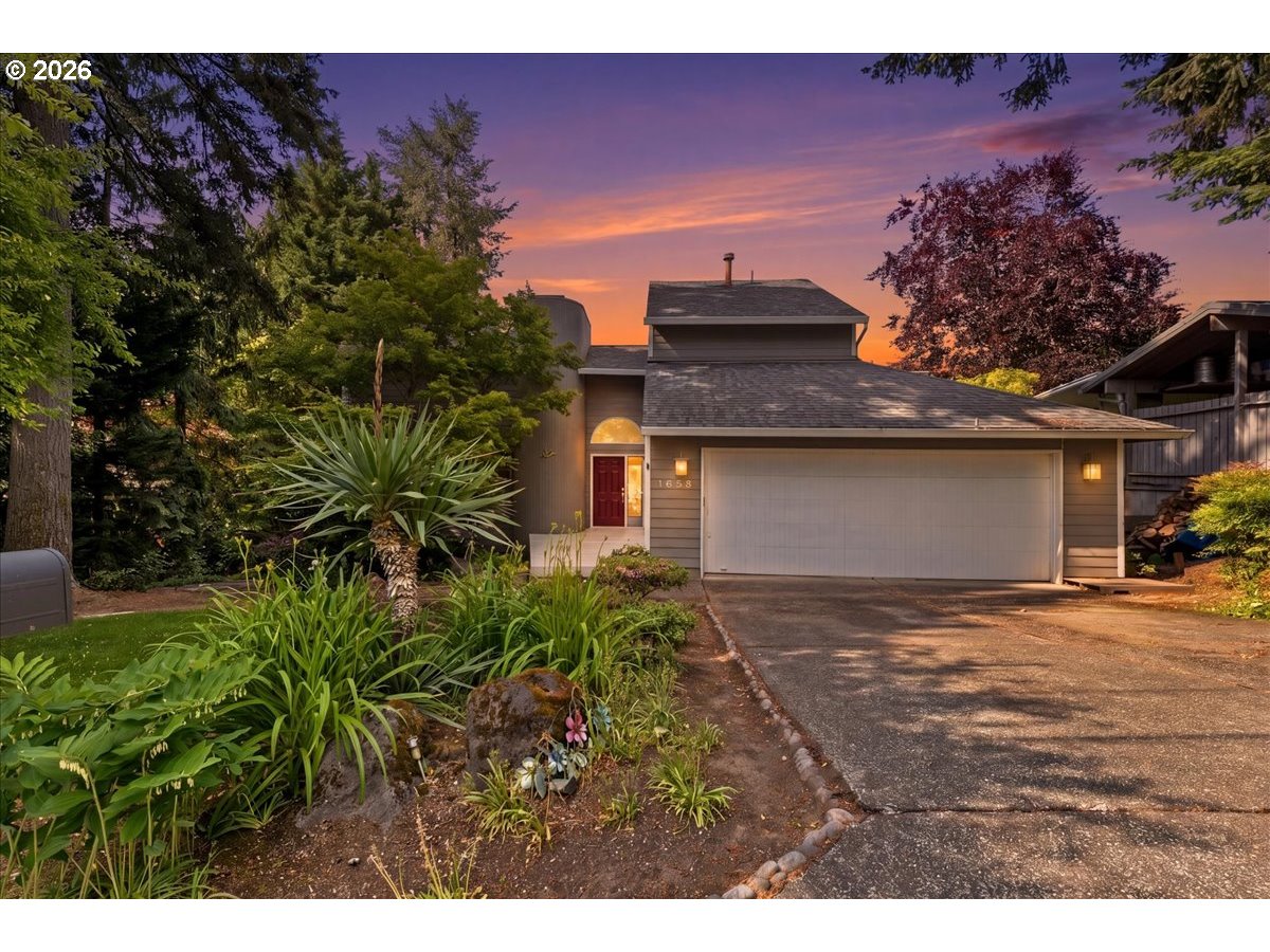 1635 Aspen St — photo