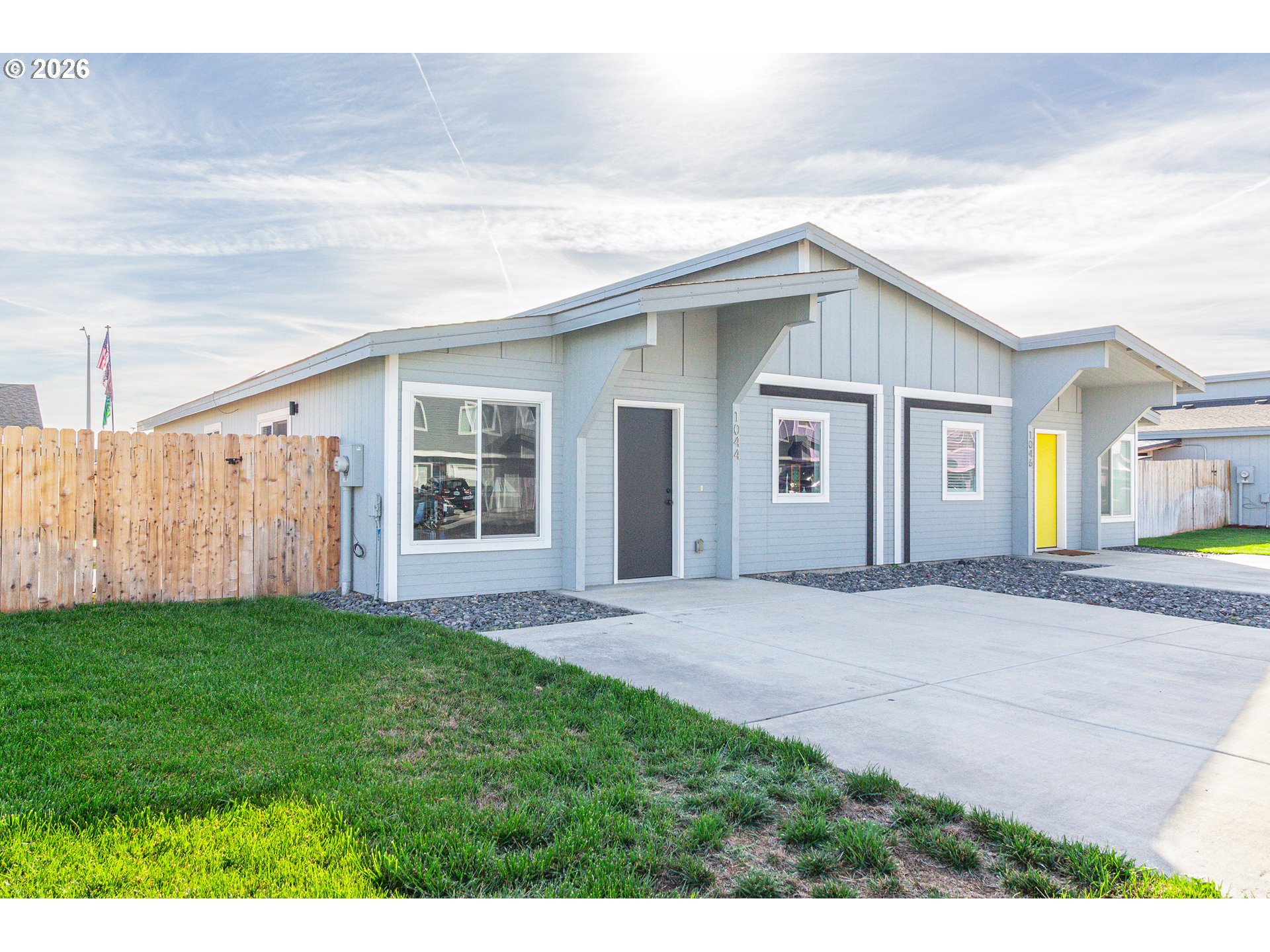 1044 NE Emerald Dr — photo