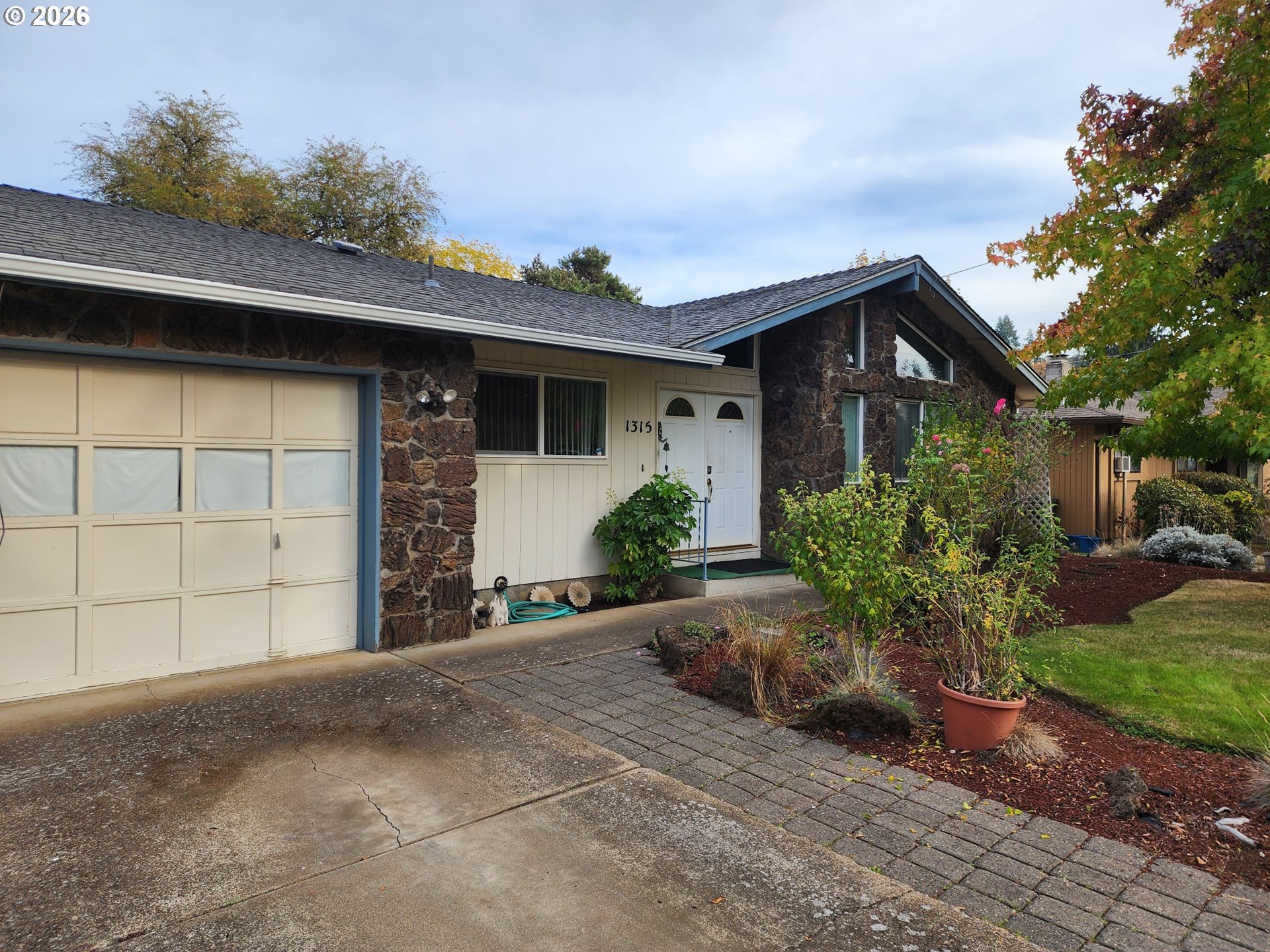 1315 Debrick Rd, Eugene, OR 97401 — photo 2