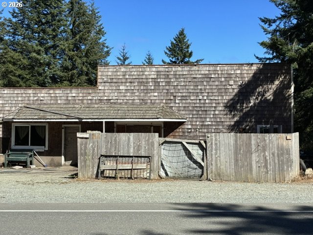 47693 Highway 101 — photo