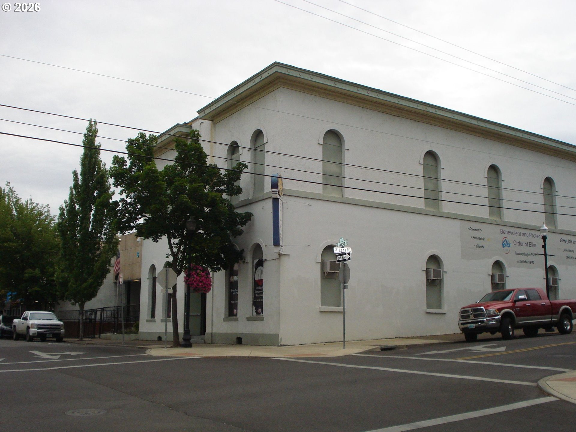 749 SE Jackson St — photo
