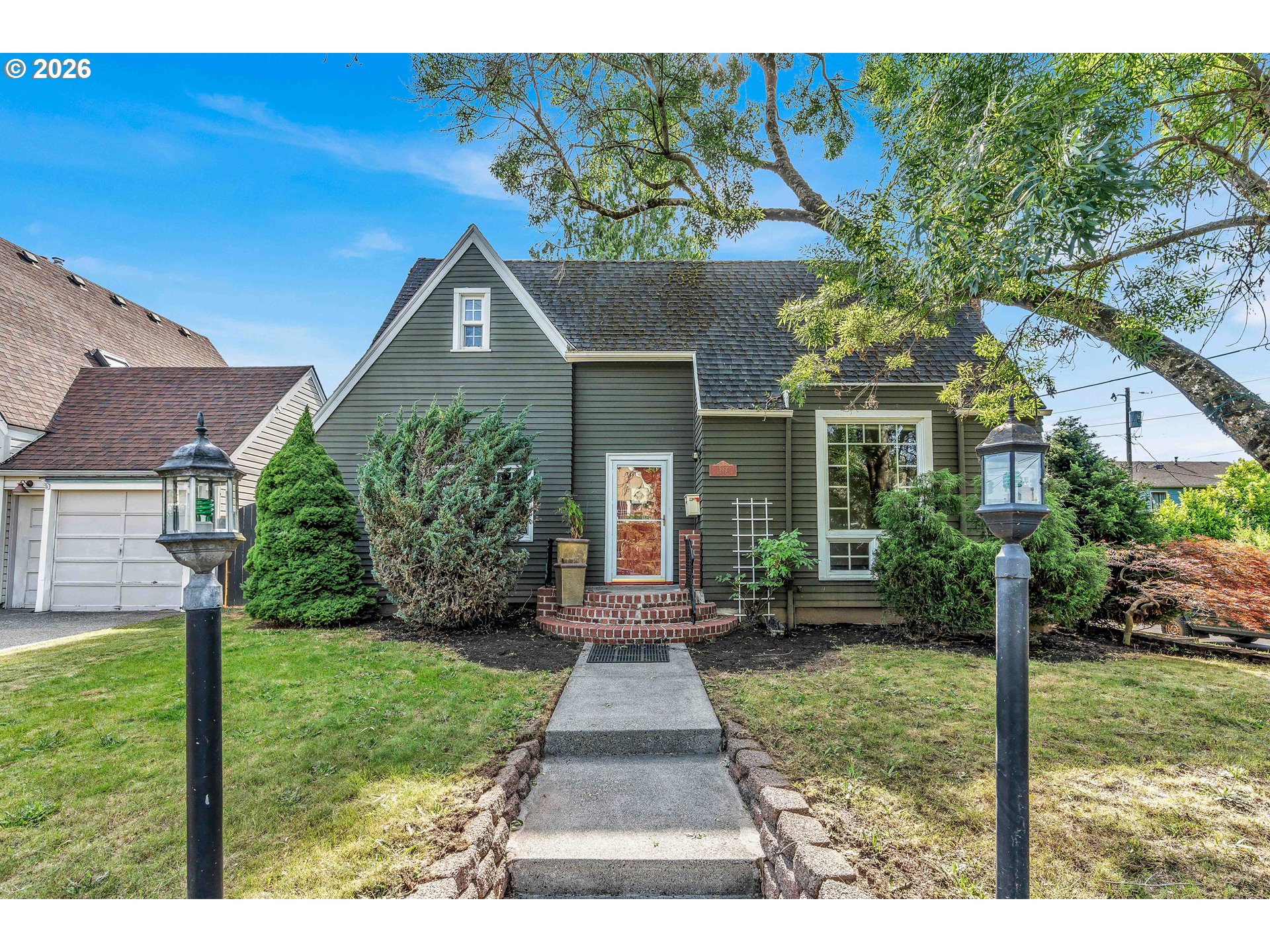 532 SE Peacock Ln — photo