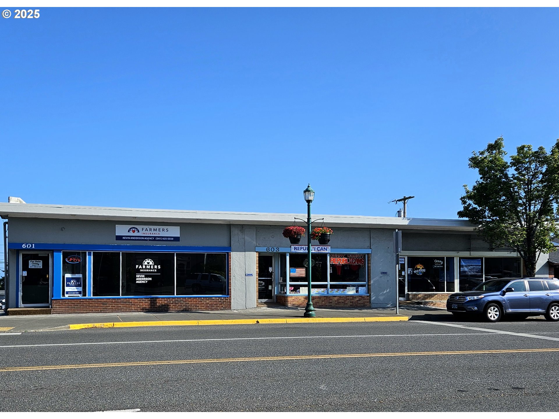 601 Chetco Ave — photo