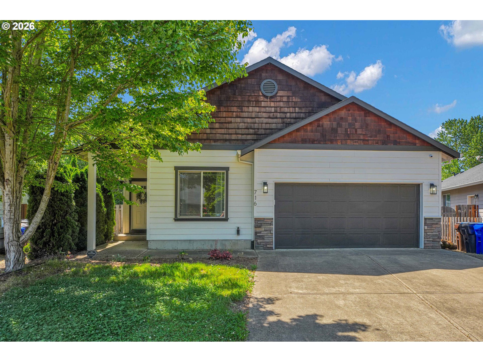 716 Eric Dr — photo