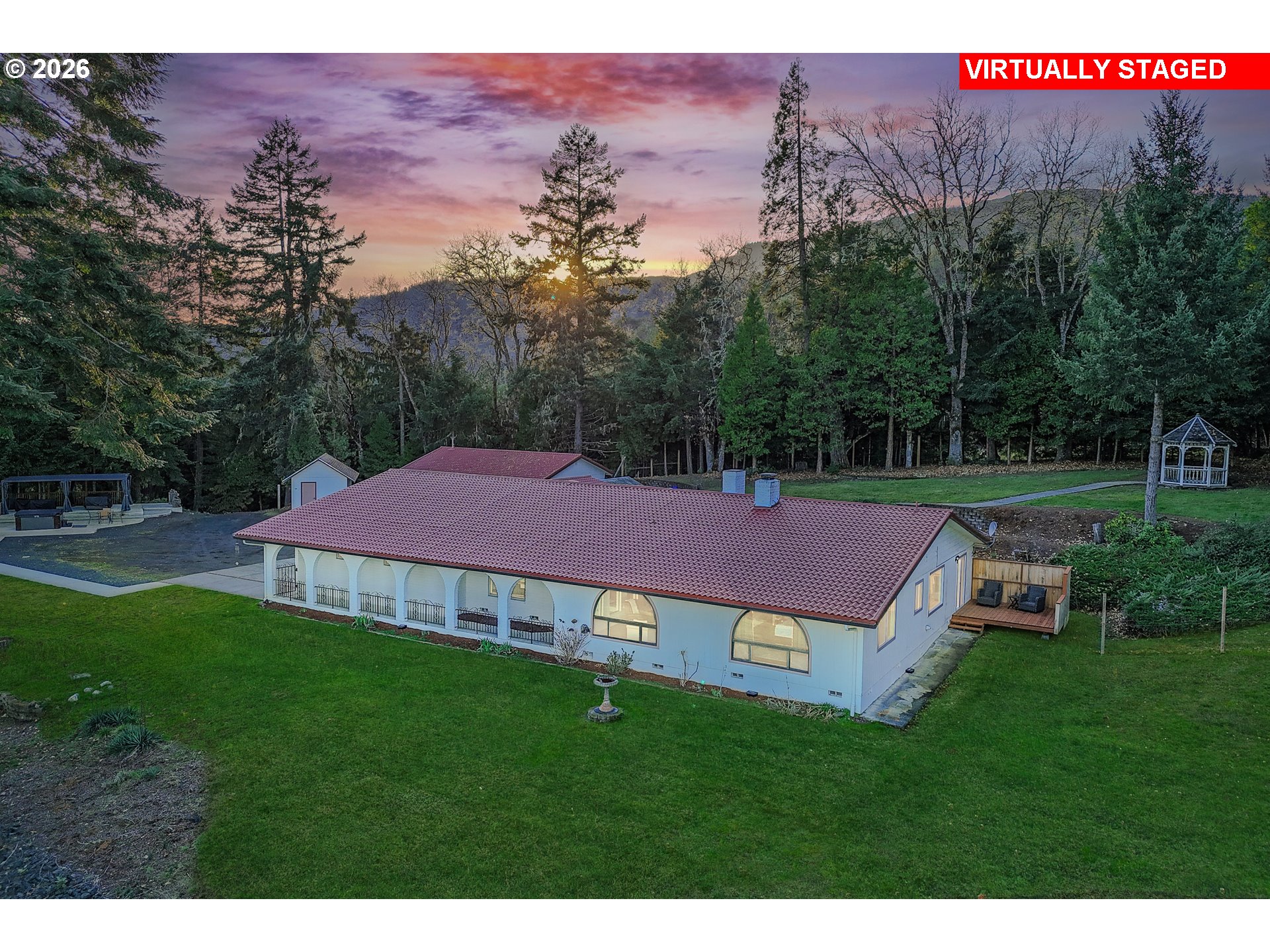 250 Mountain Dr — photo