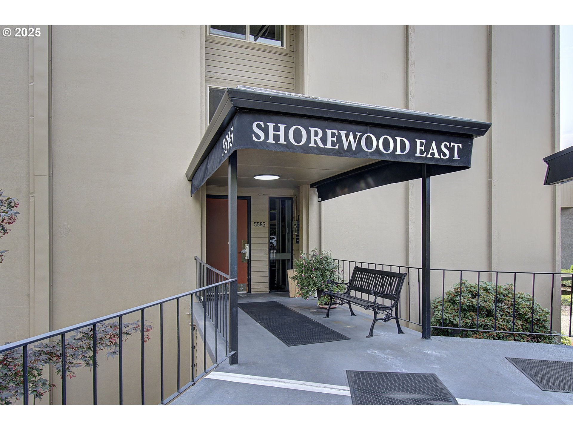 5585 E Evergreen Blvd 5203 — photo