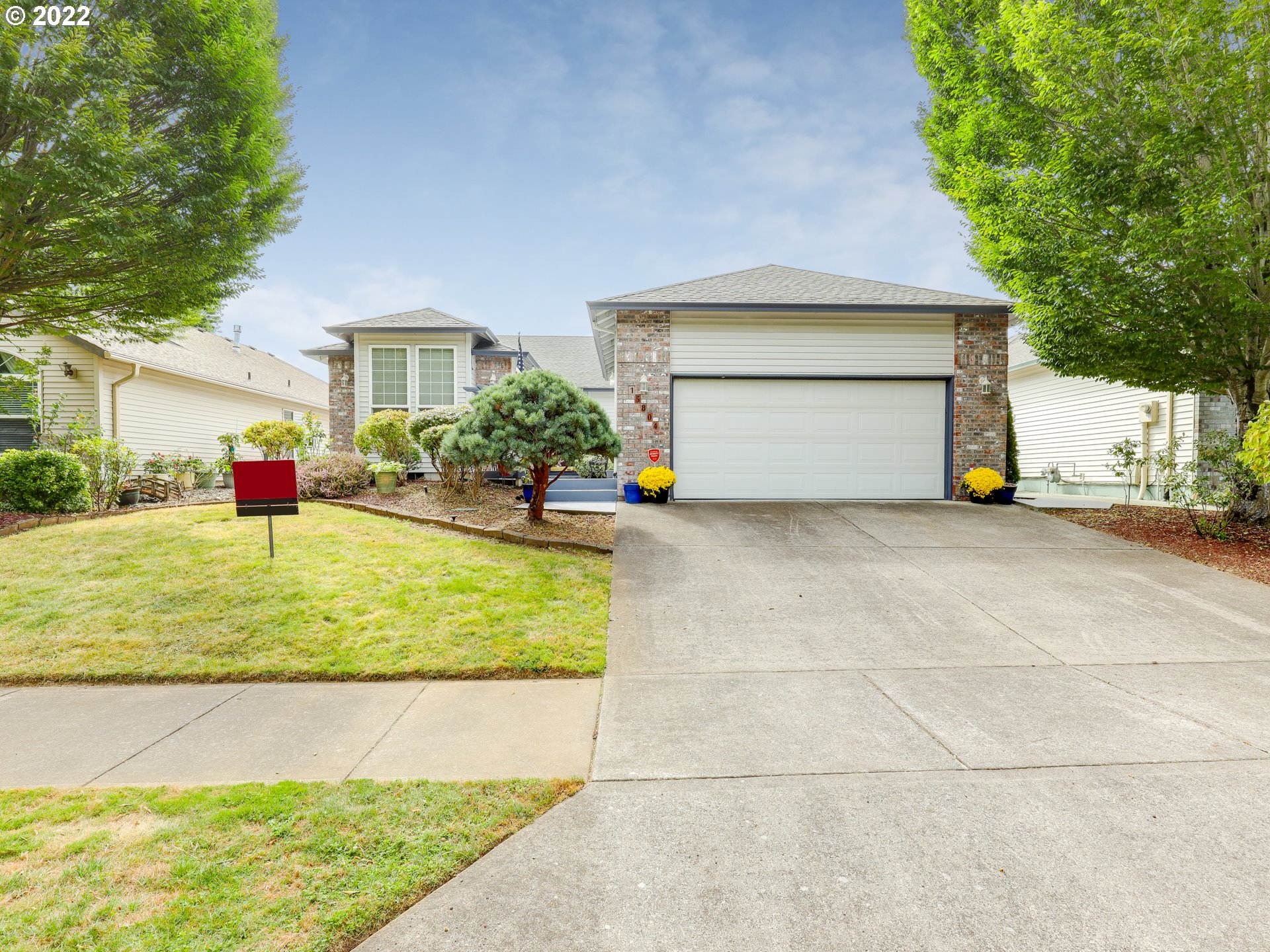 15804 NE Russell St — photo
