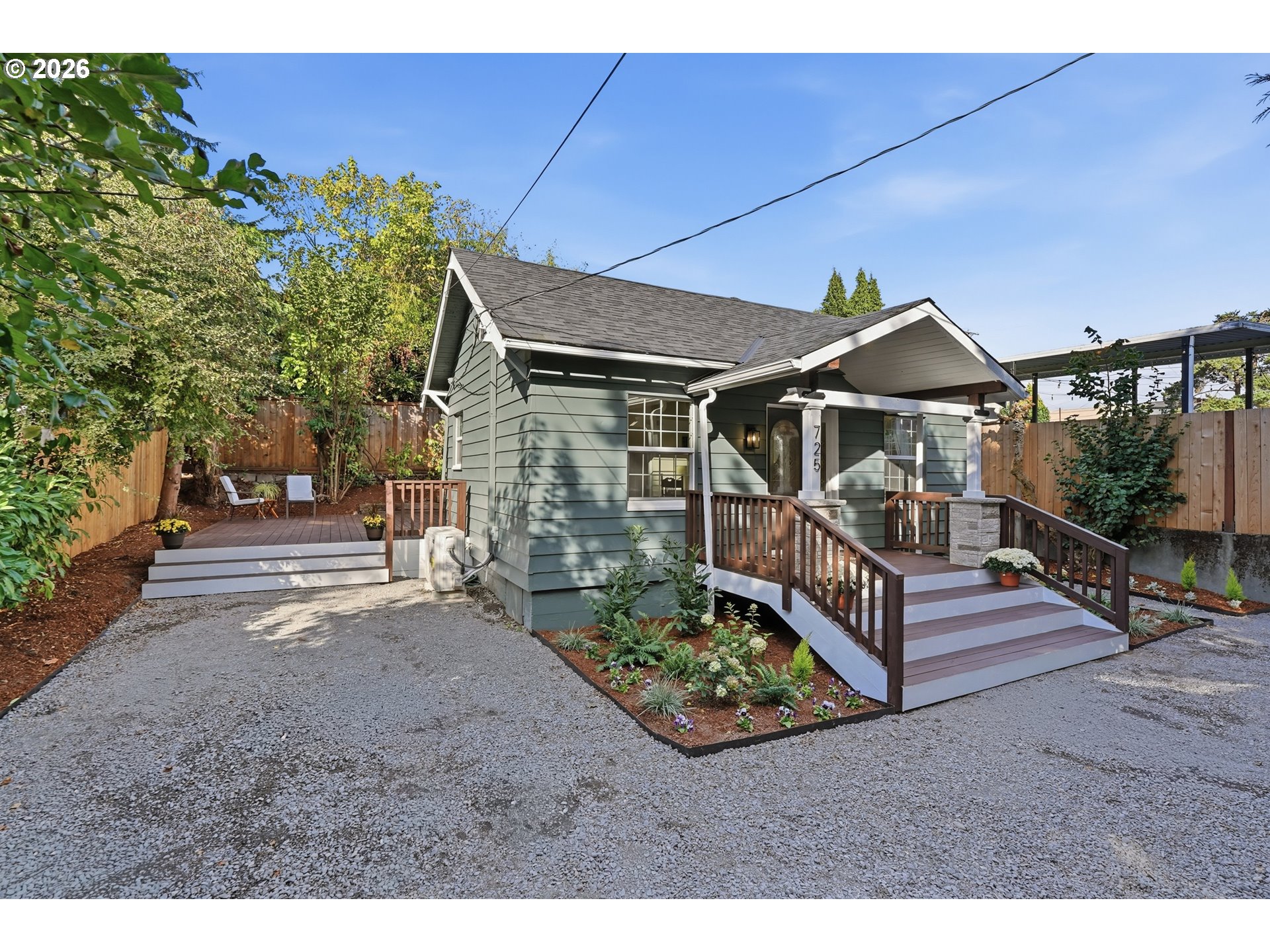 725 SW Taylors Ferry Rd — photo