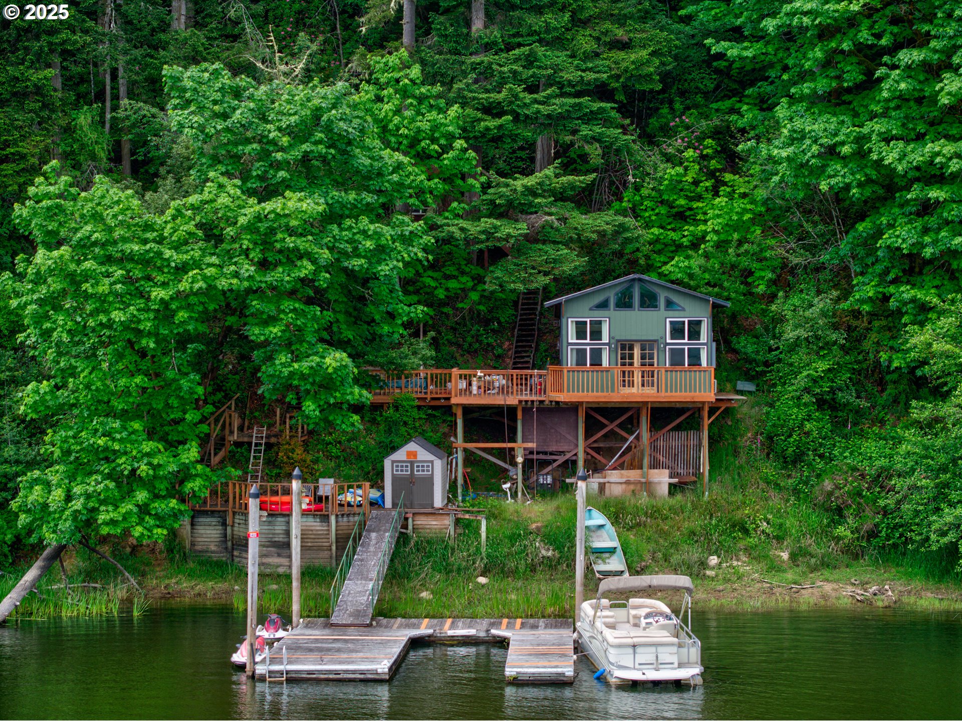 1401 N Tenmile Lake — photo