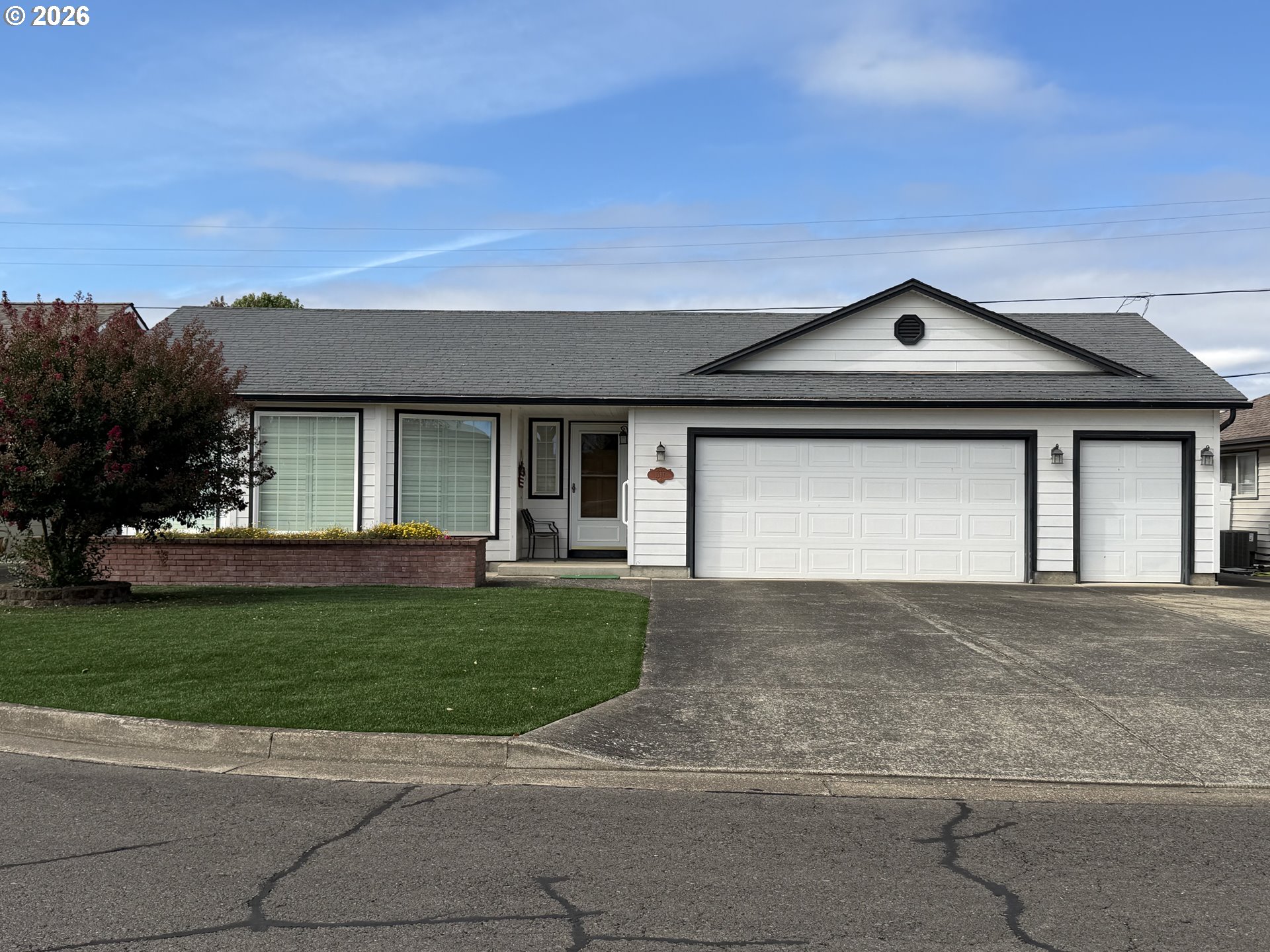 1937 Heather Way — photo