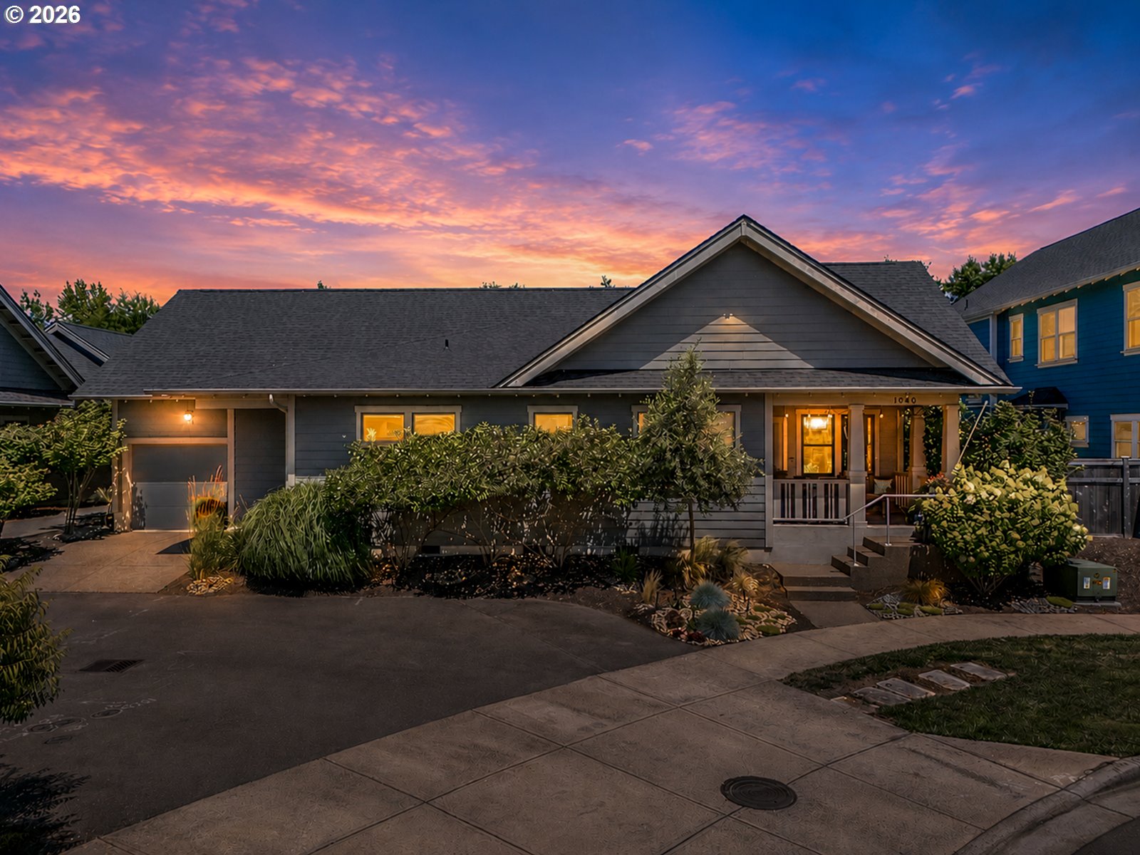 1040 Berkeley Ln E — photo