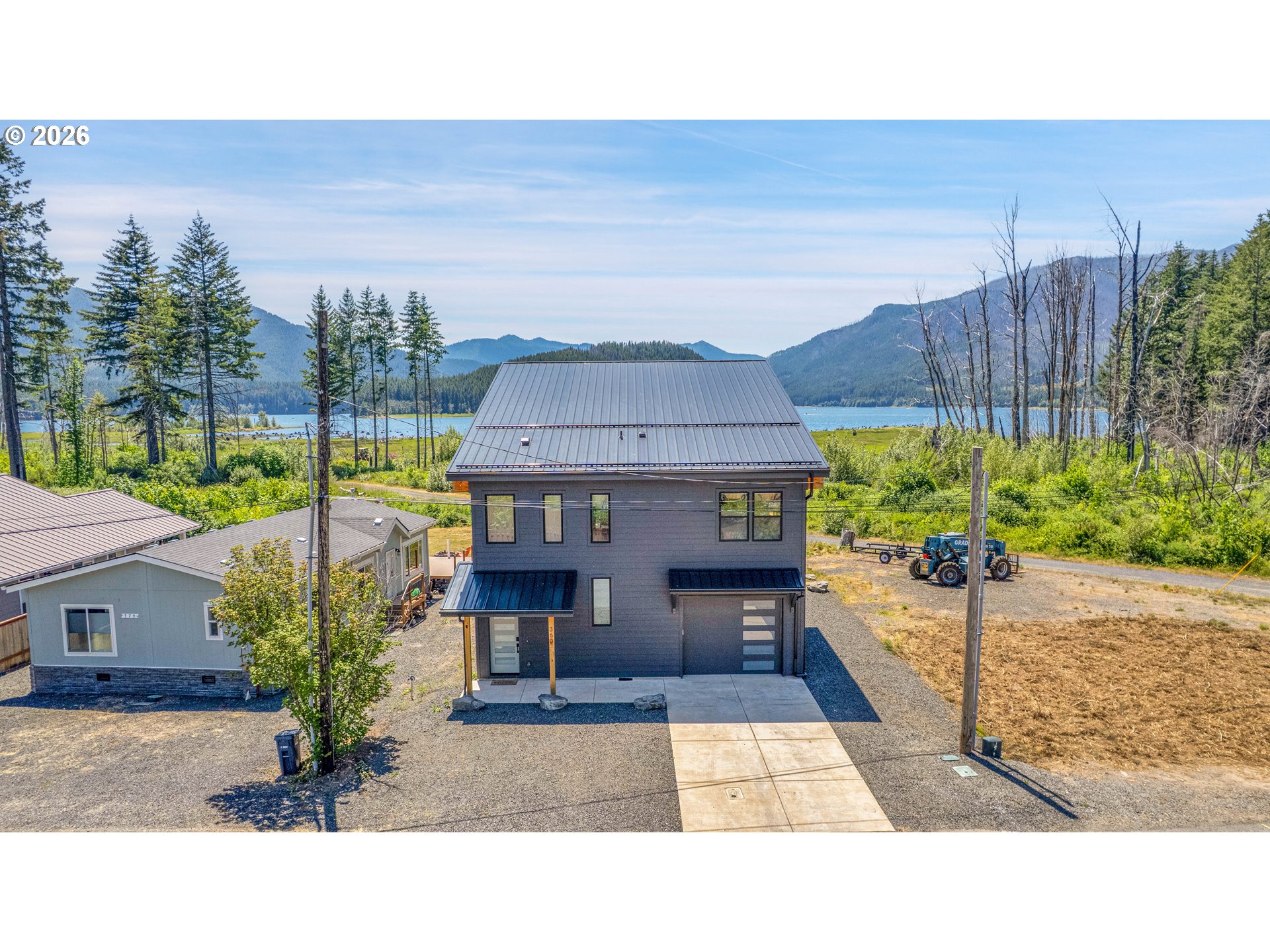 360 W Santiam Ave — photo