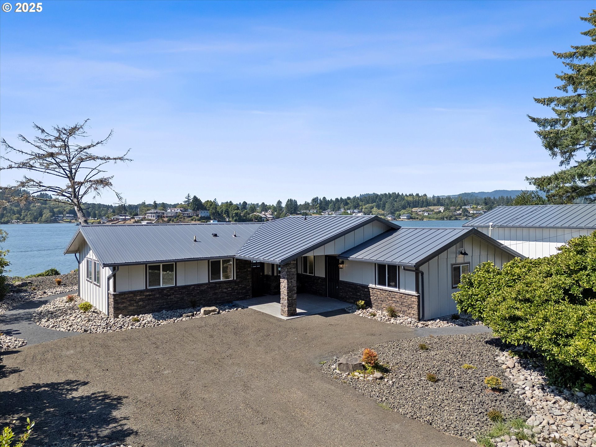 2997 NE Loop Dr — photo