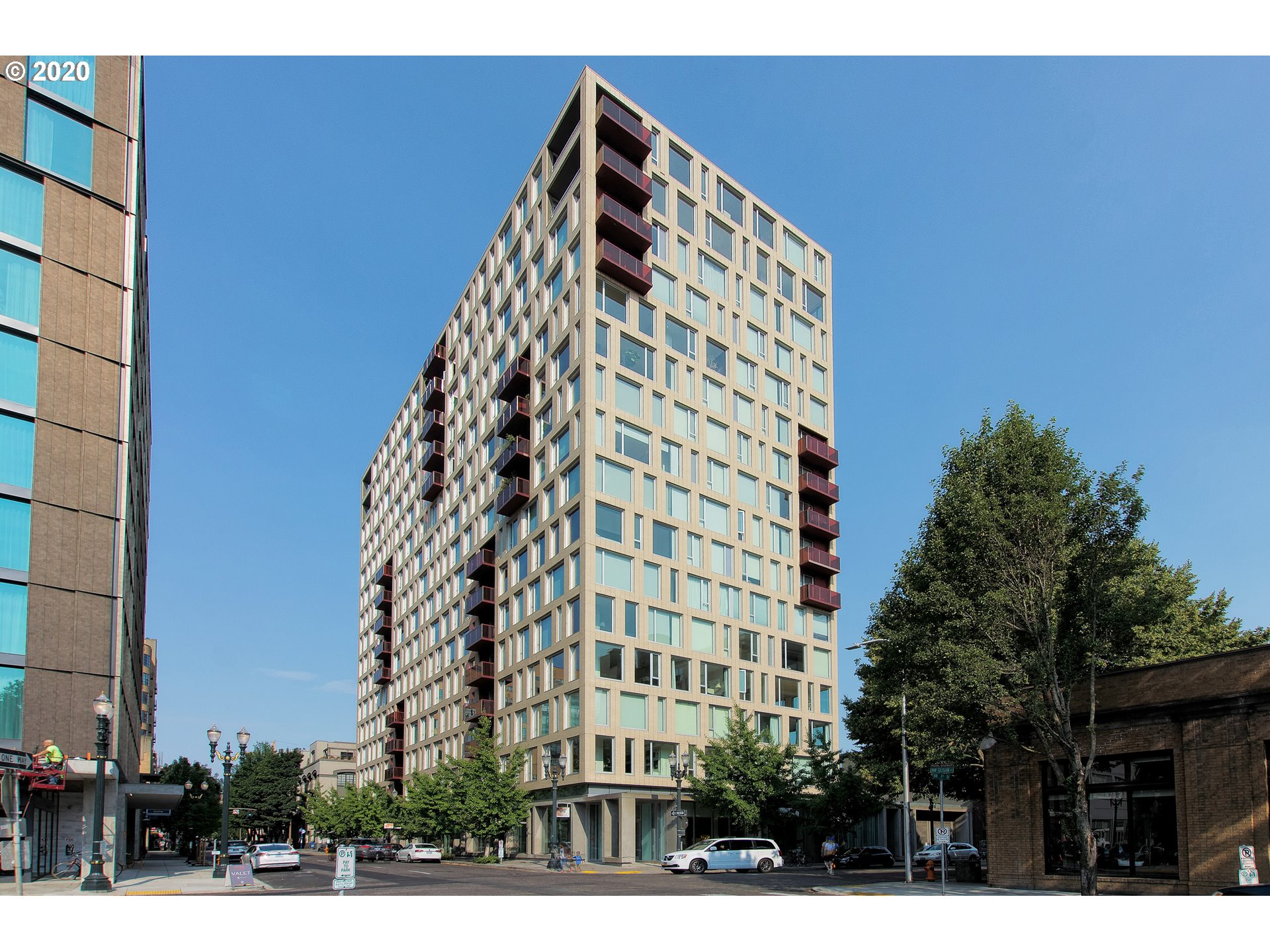 937 NW Glisan St 732 — photo