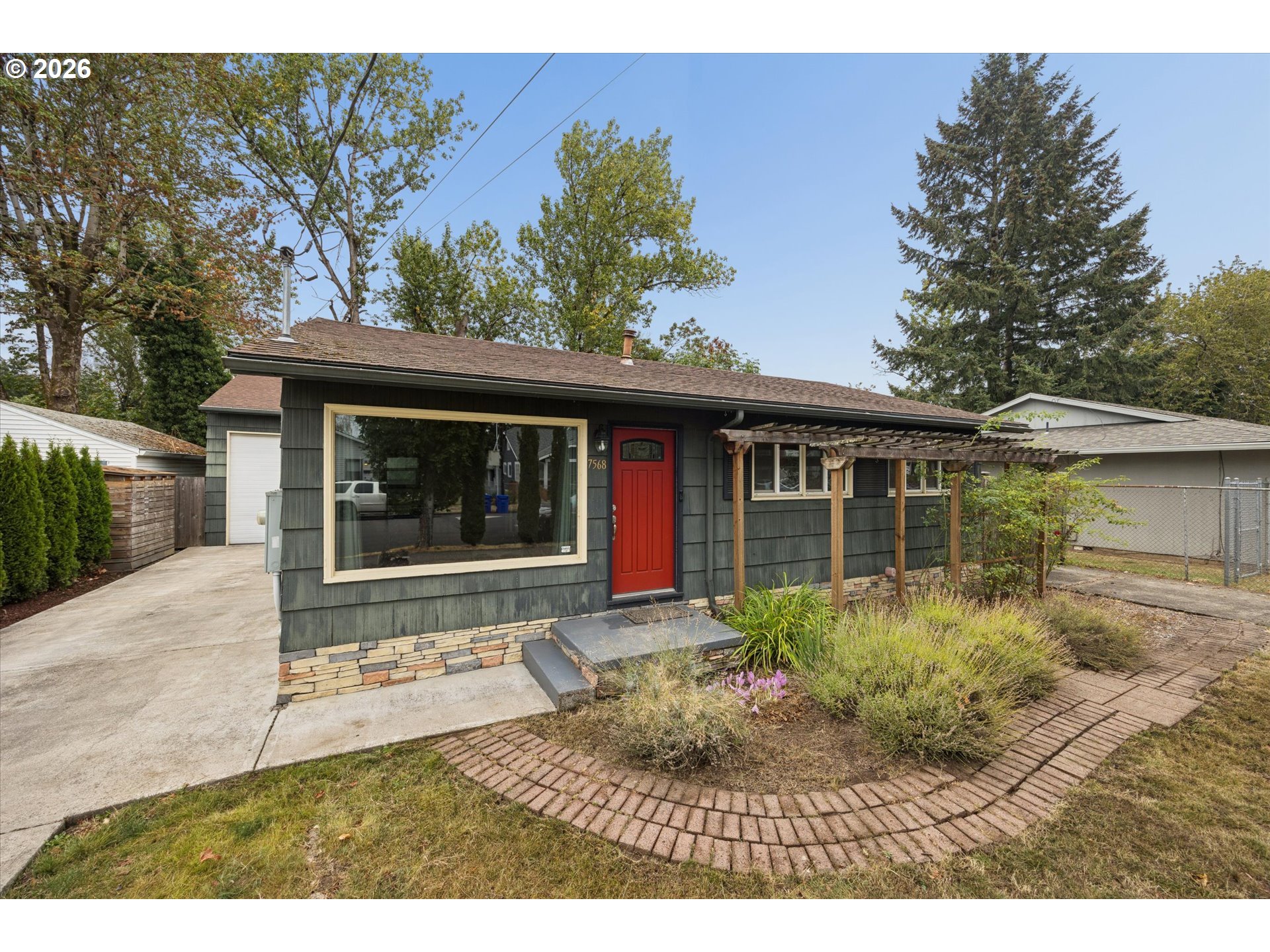 7568 N Gilbert Ave — photo