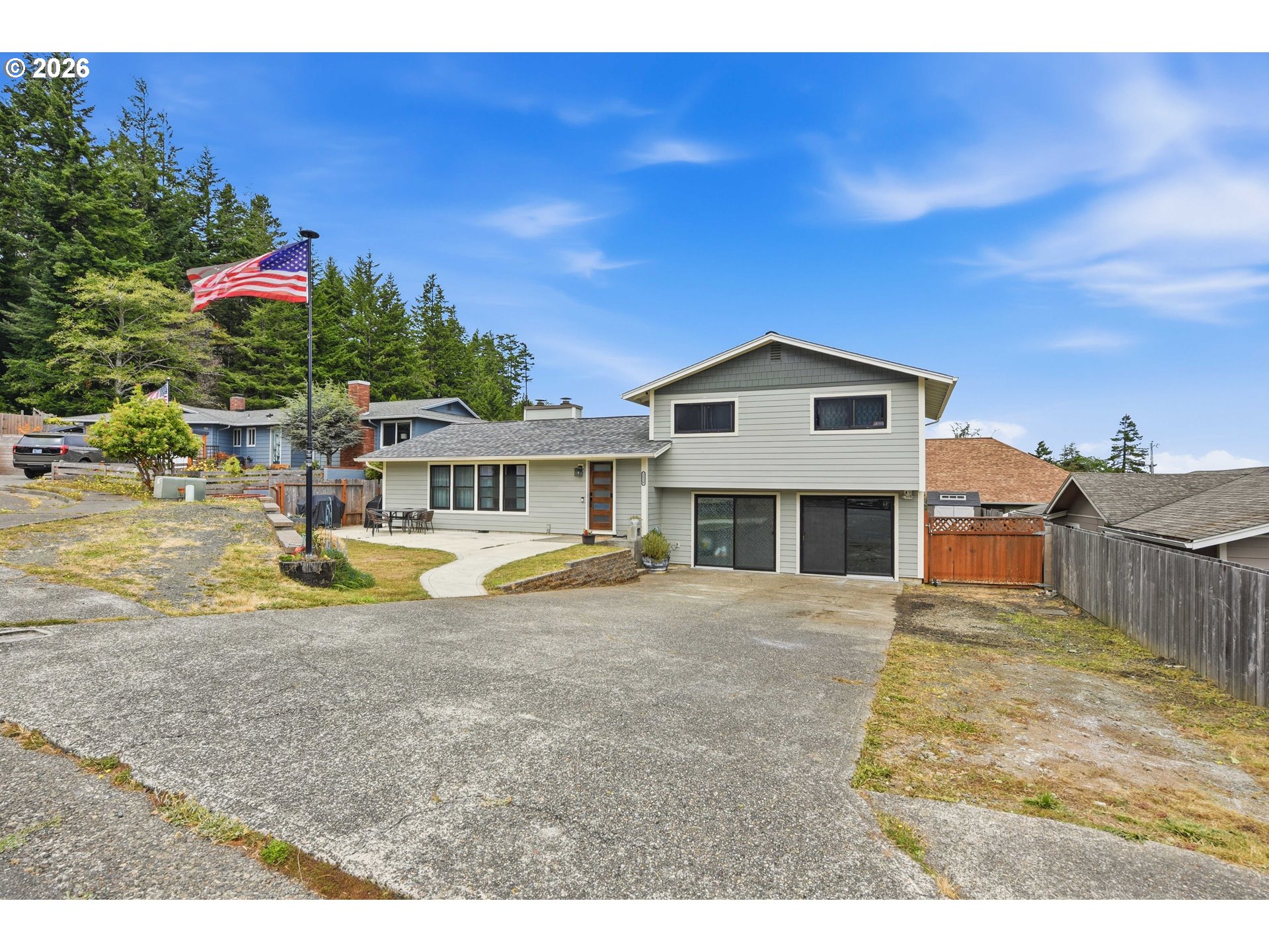 2220 Maine Ct — photo